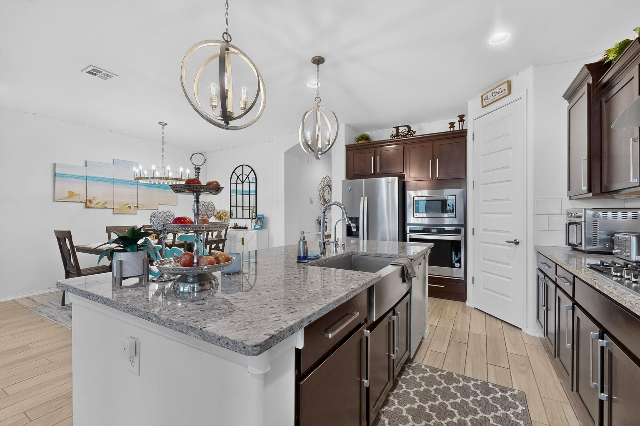 4340 Golden Eagle Loop NE