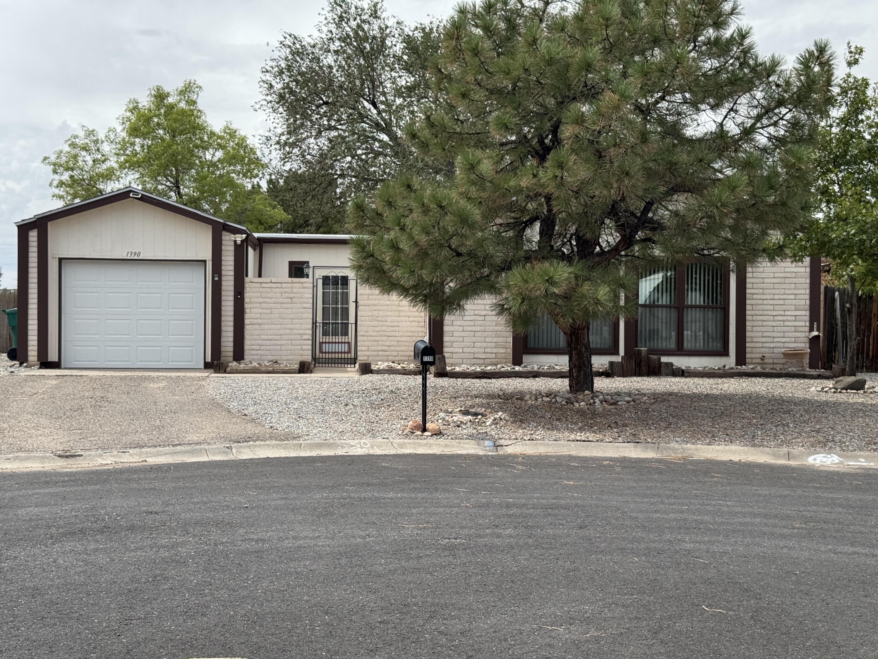 1390 Ponderosa Court SE