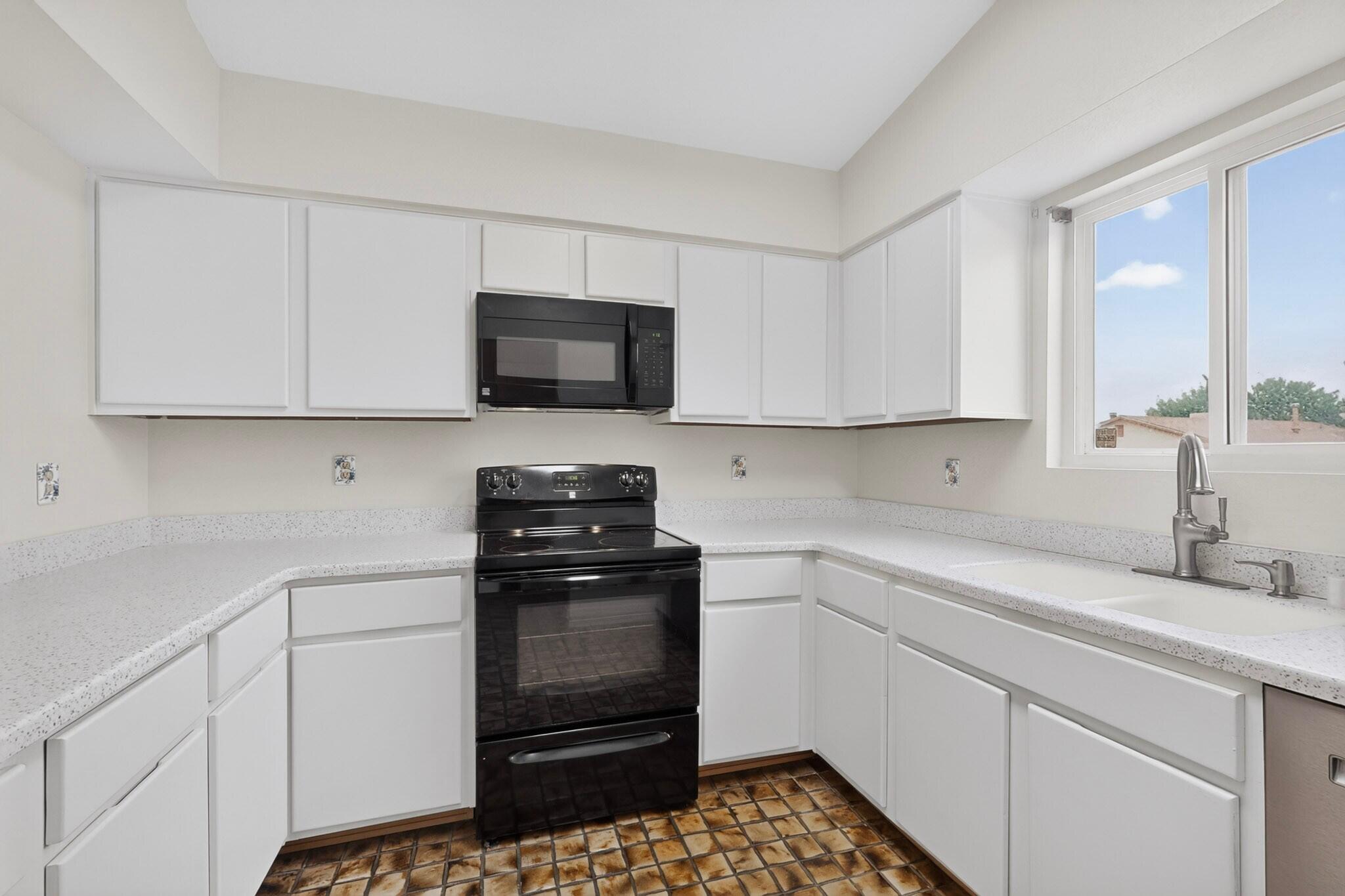 13800 Paseo Vista NE
