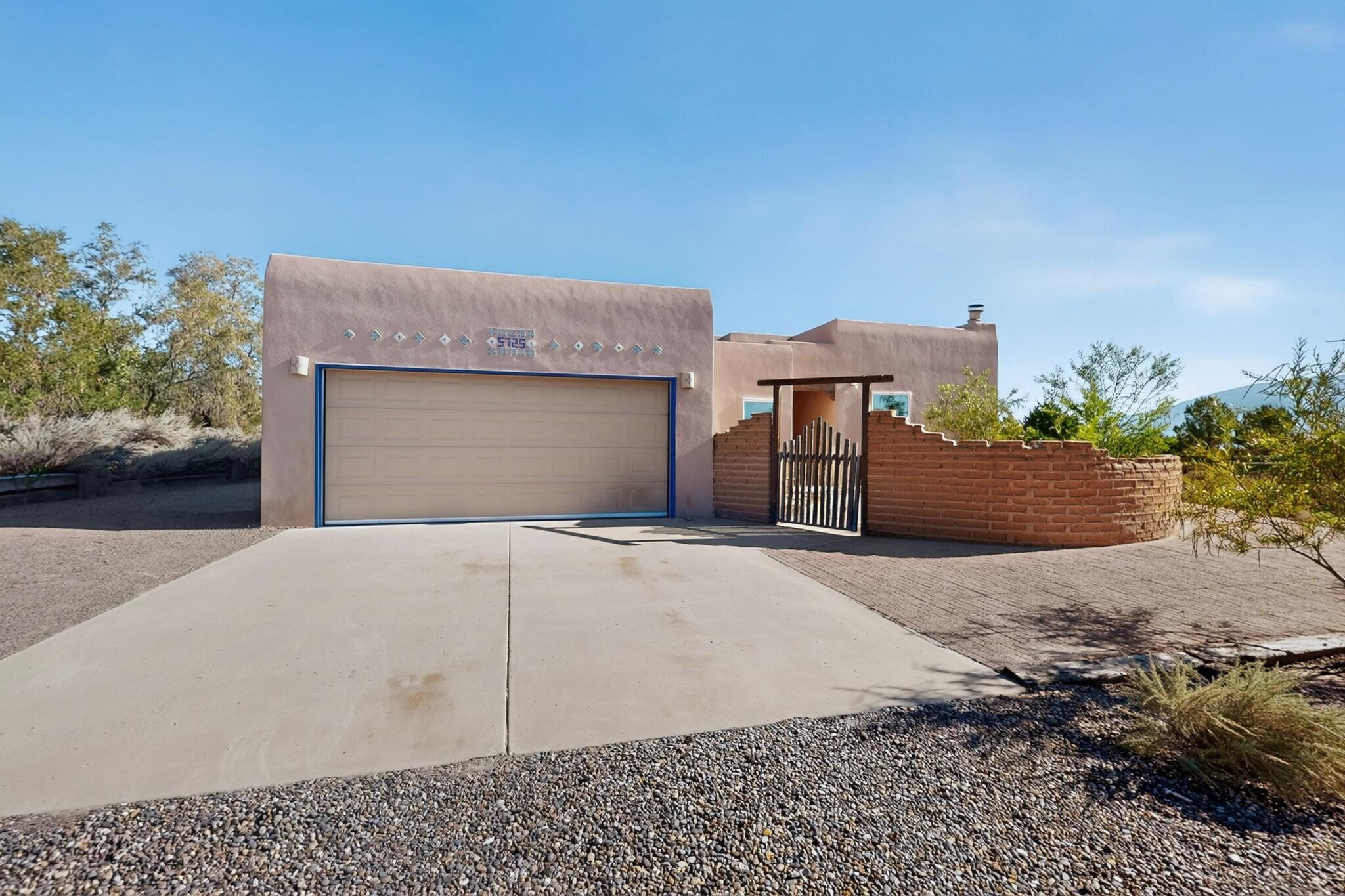 5725 Rio Pinos Road NE