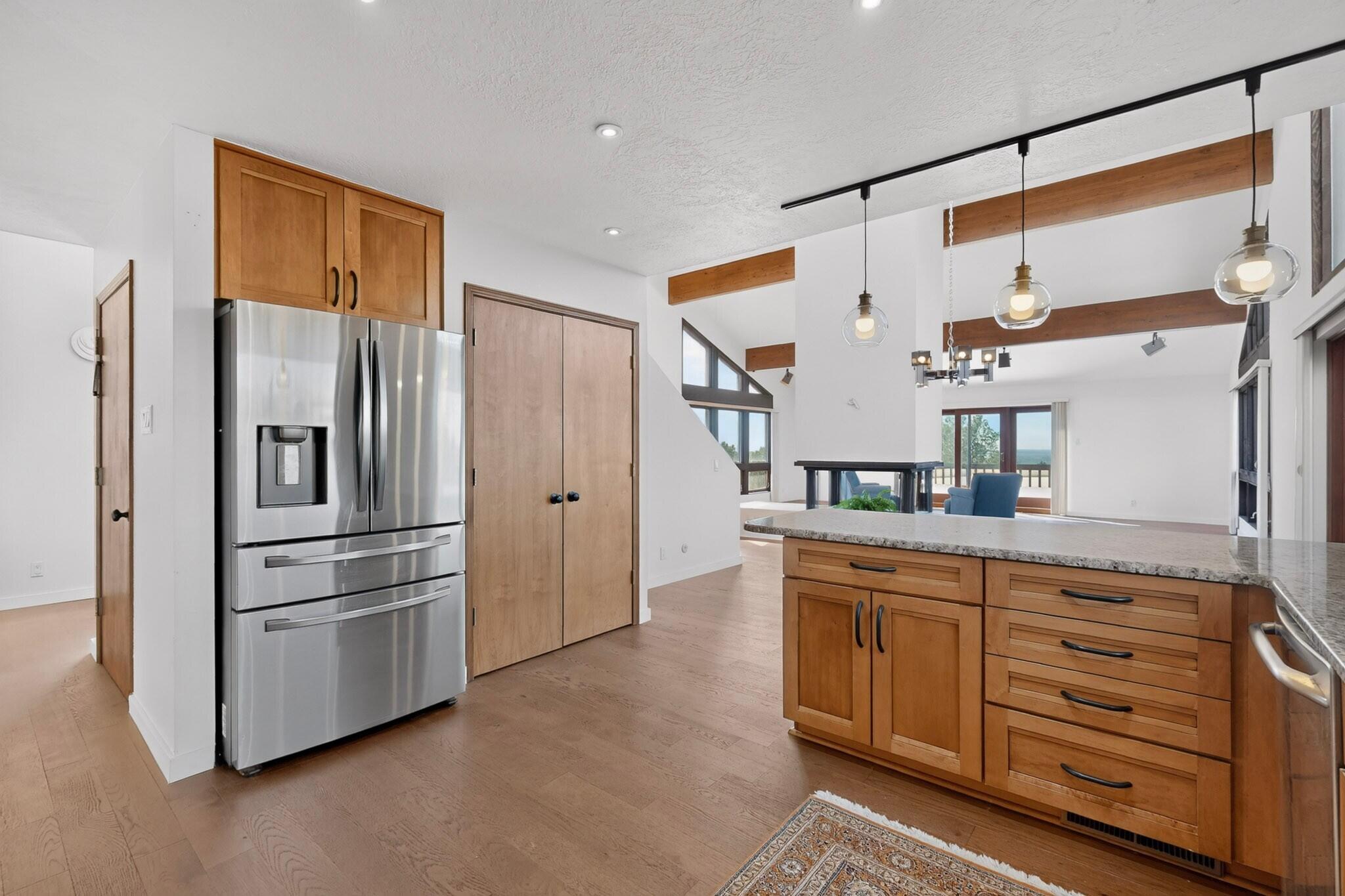 450 Live Oak Lane NE