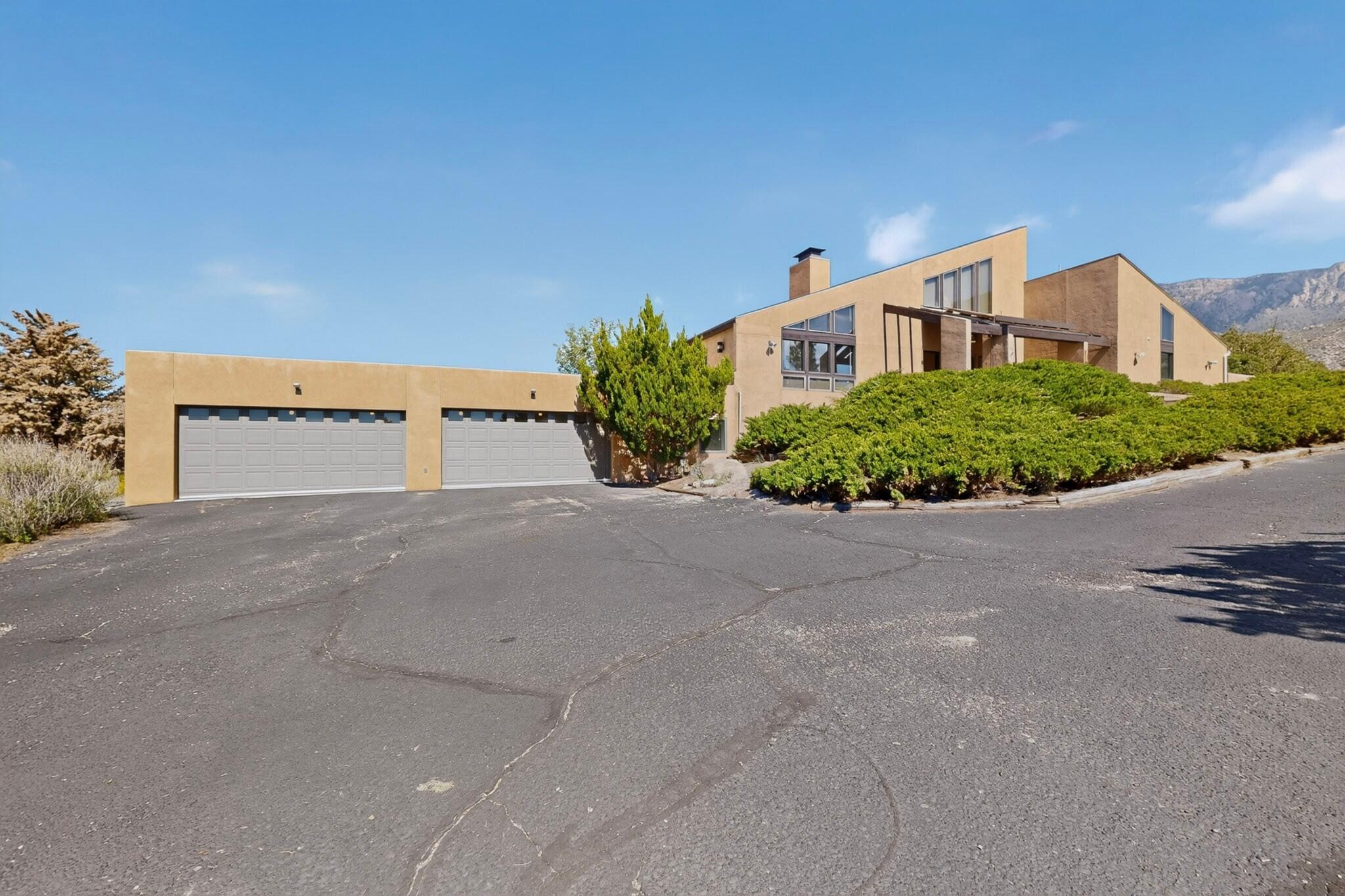 450 Live Oak Lane NE