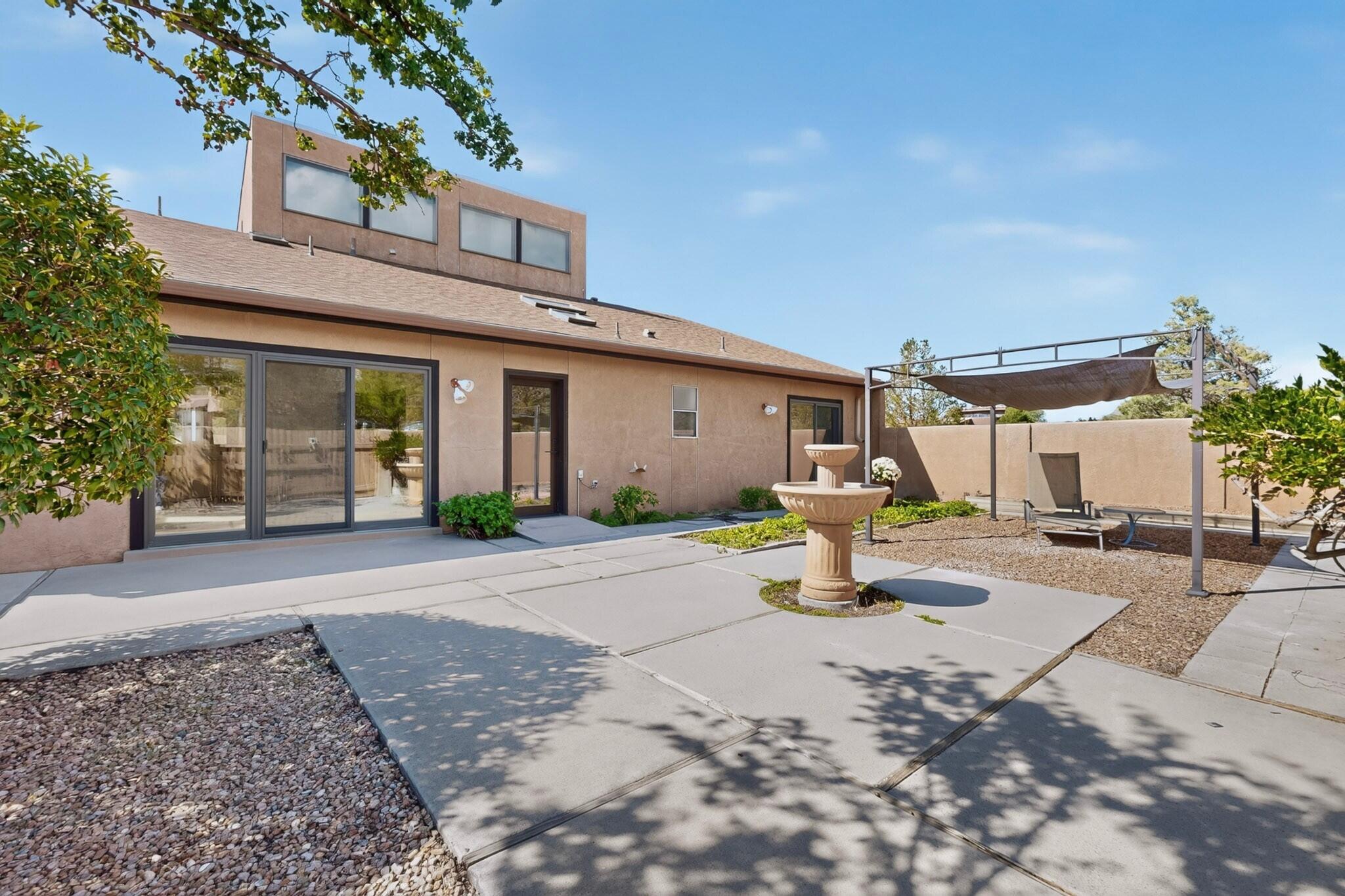 450 Live Oak Lane NE