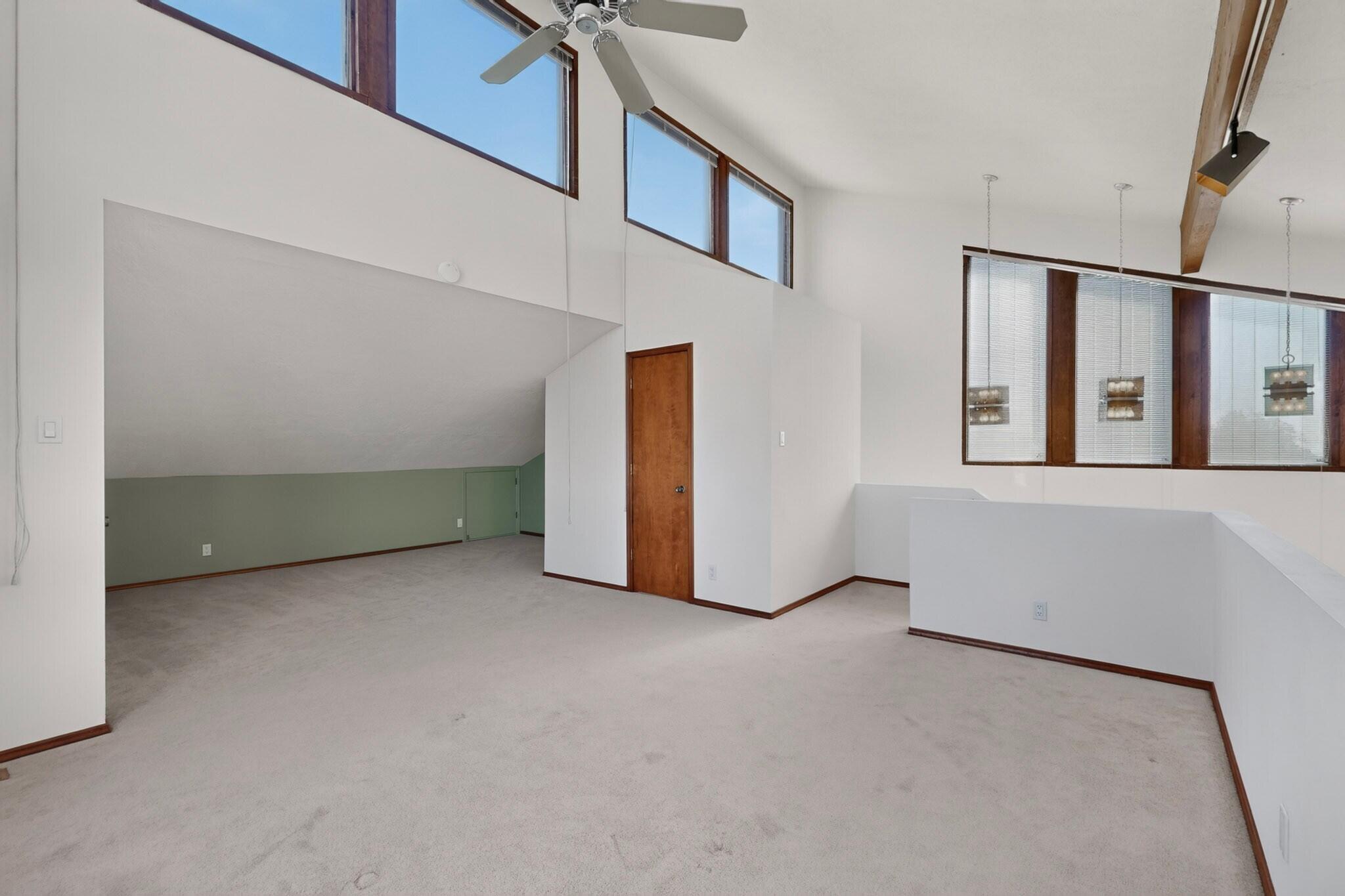 450 Live Oak Lane NE