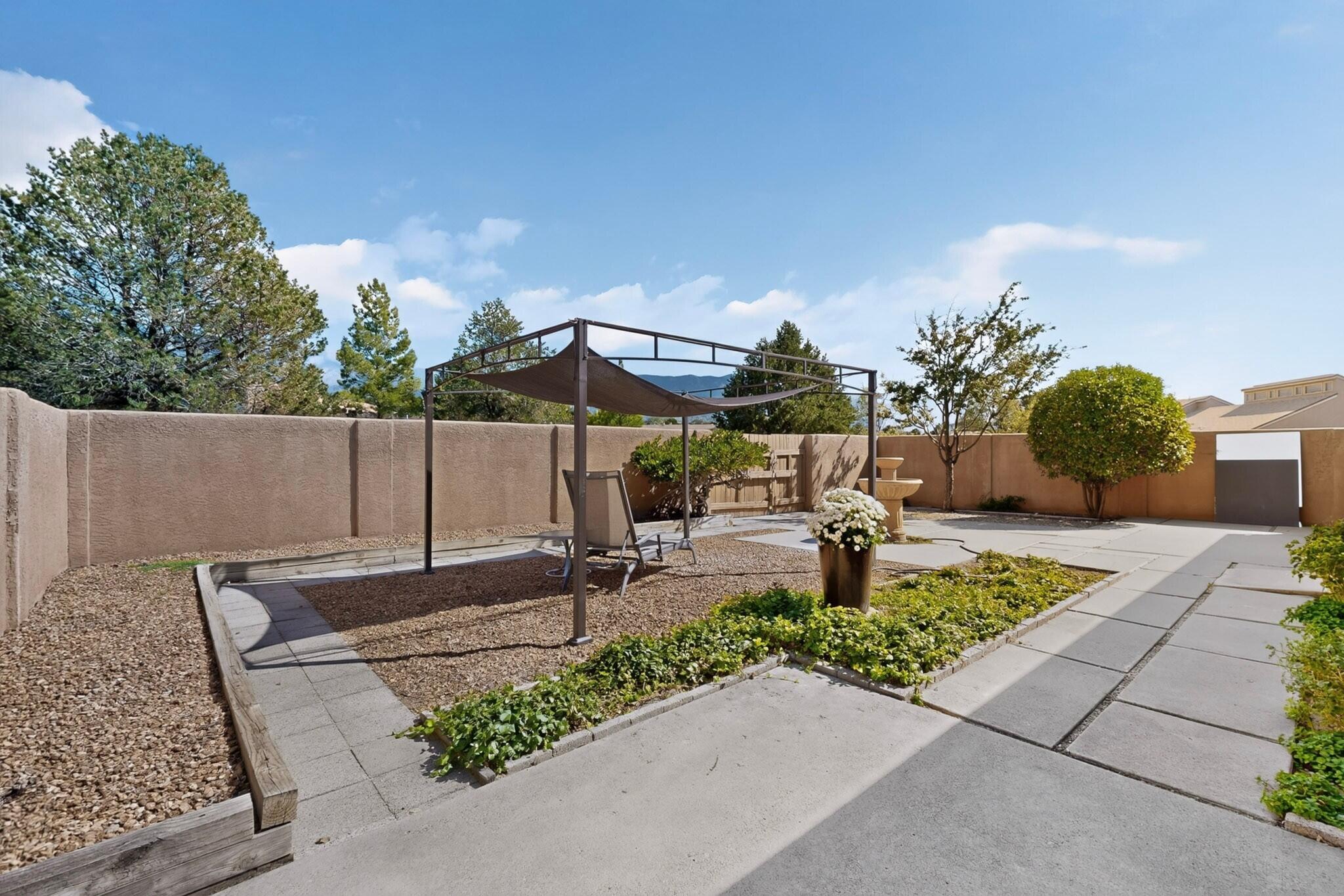450 Live Oak Lane NE