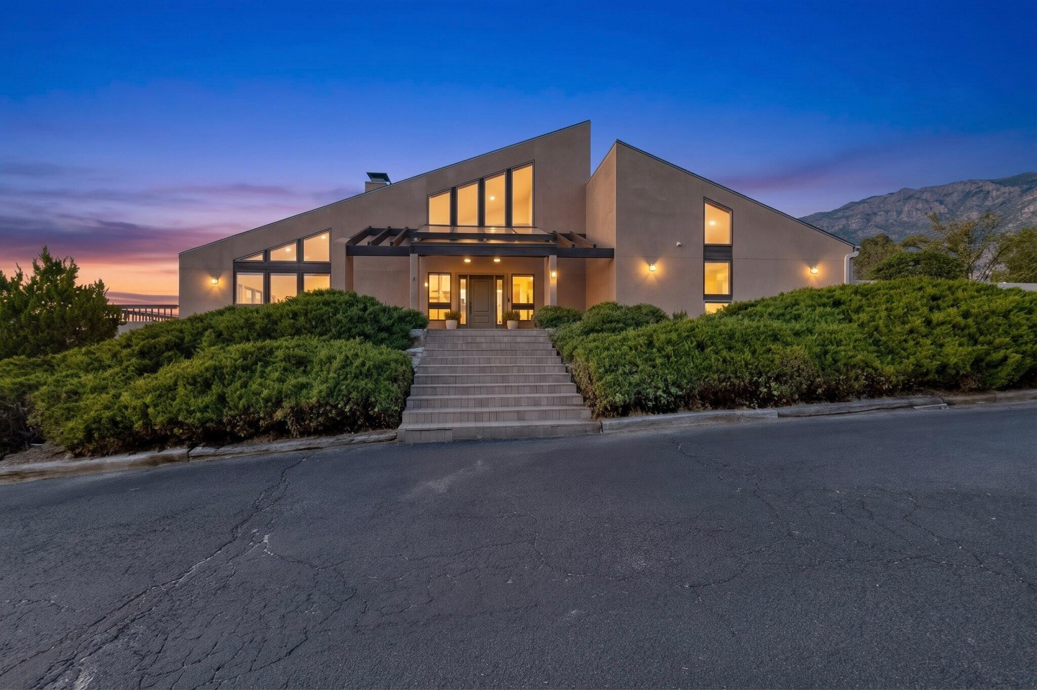 450 Live Oak Lane NE