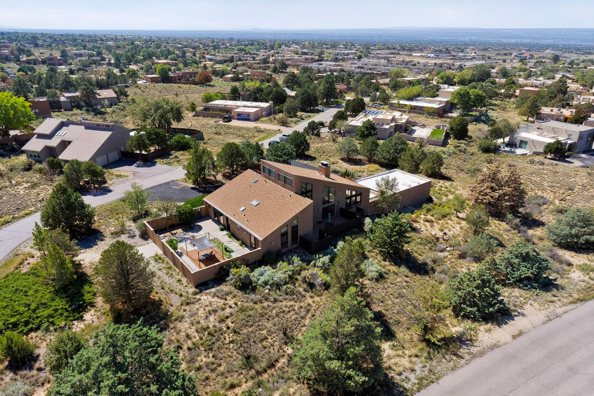 450 Live Oak Lane NE