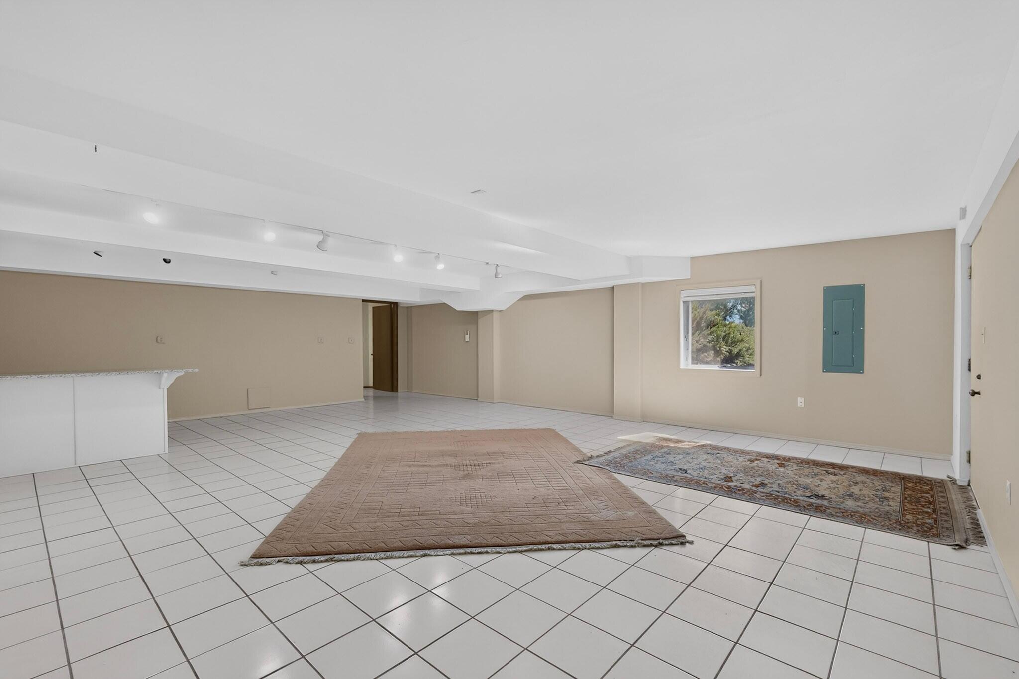 450 Live Oak Lane NE