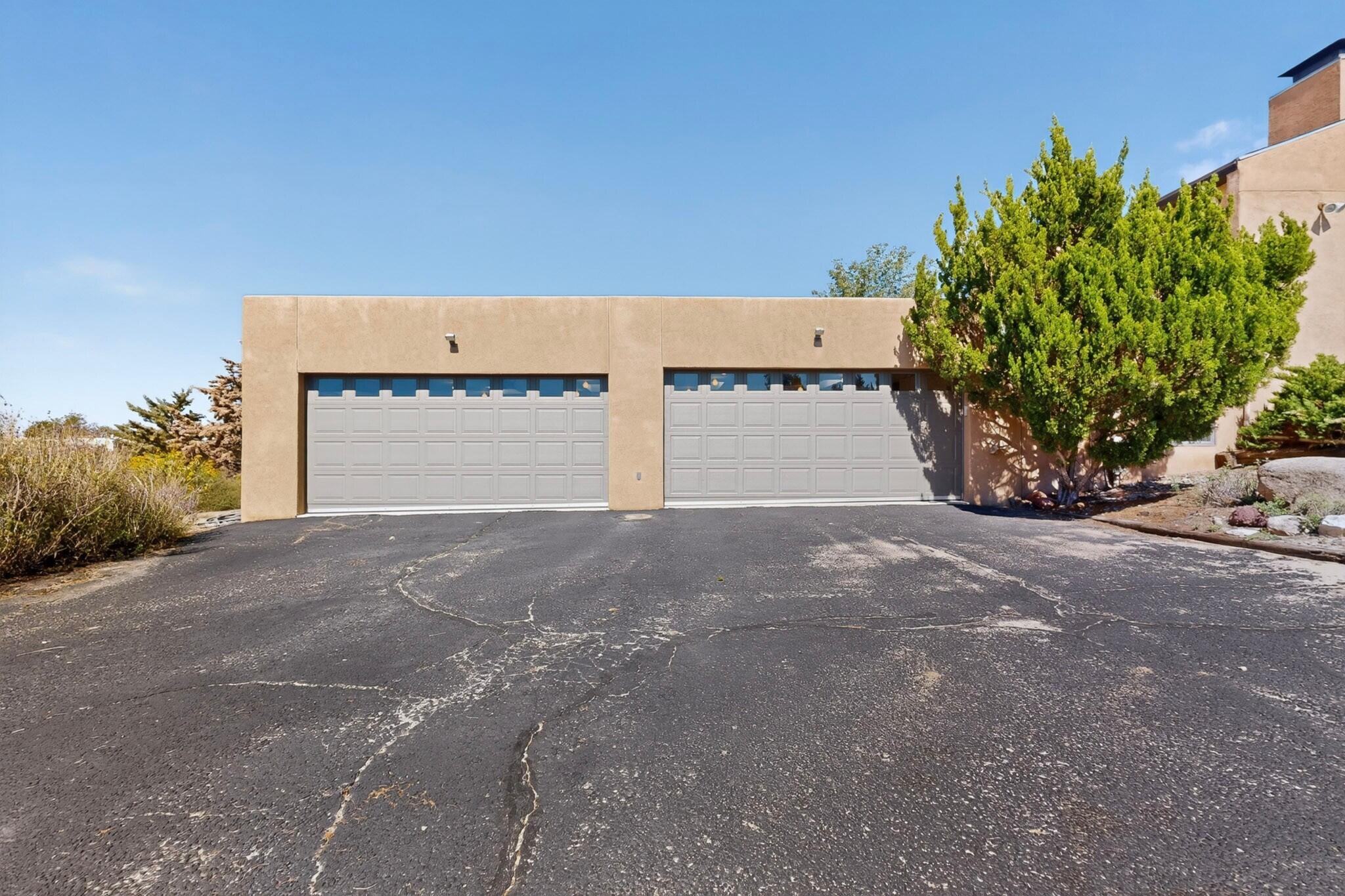 450 Live Oak Lane NE