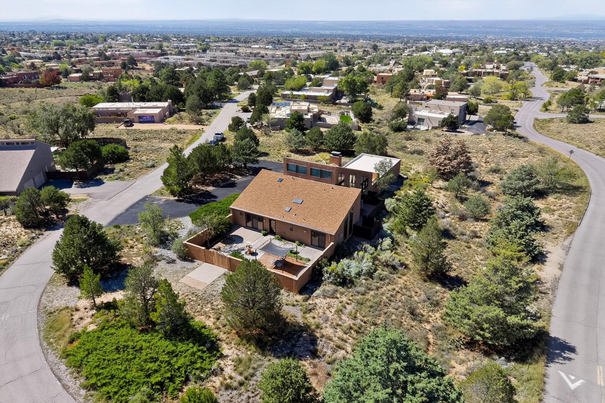 450 Live Oak Lane NE