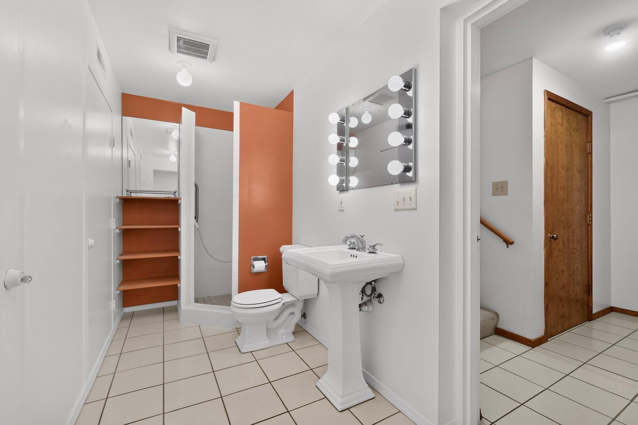 450 Live Oak Lane NE