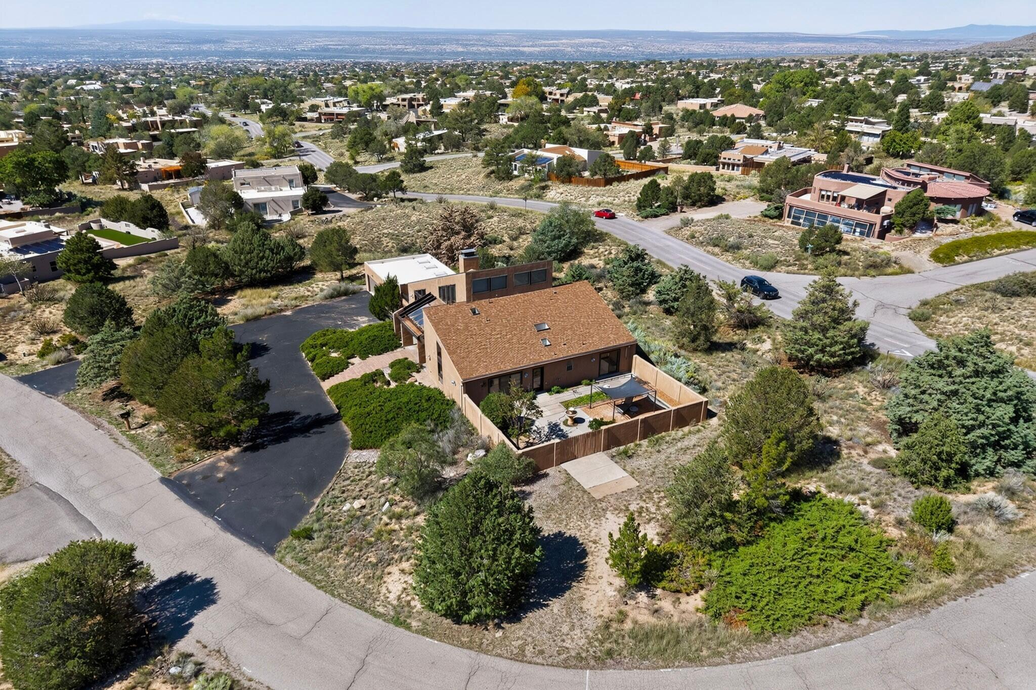 450 Live Oak Lane NE