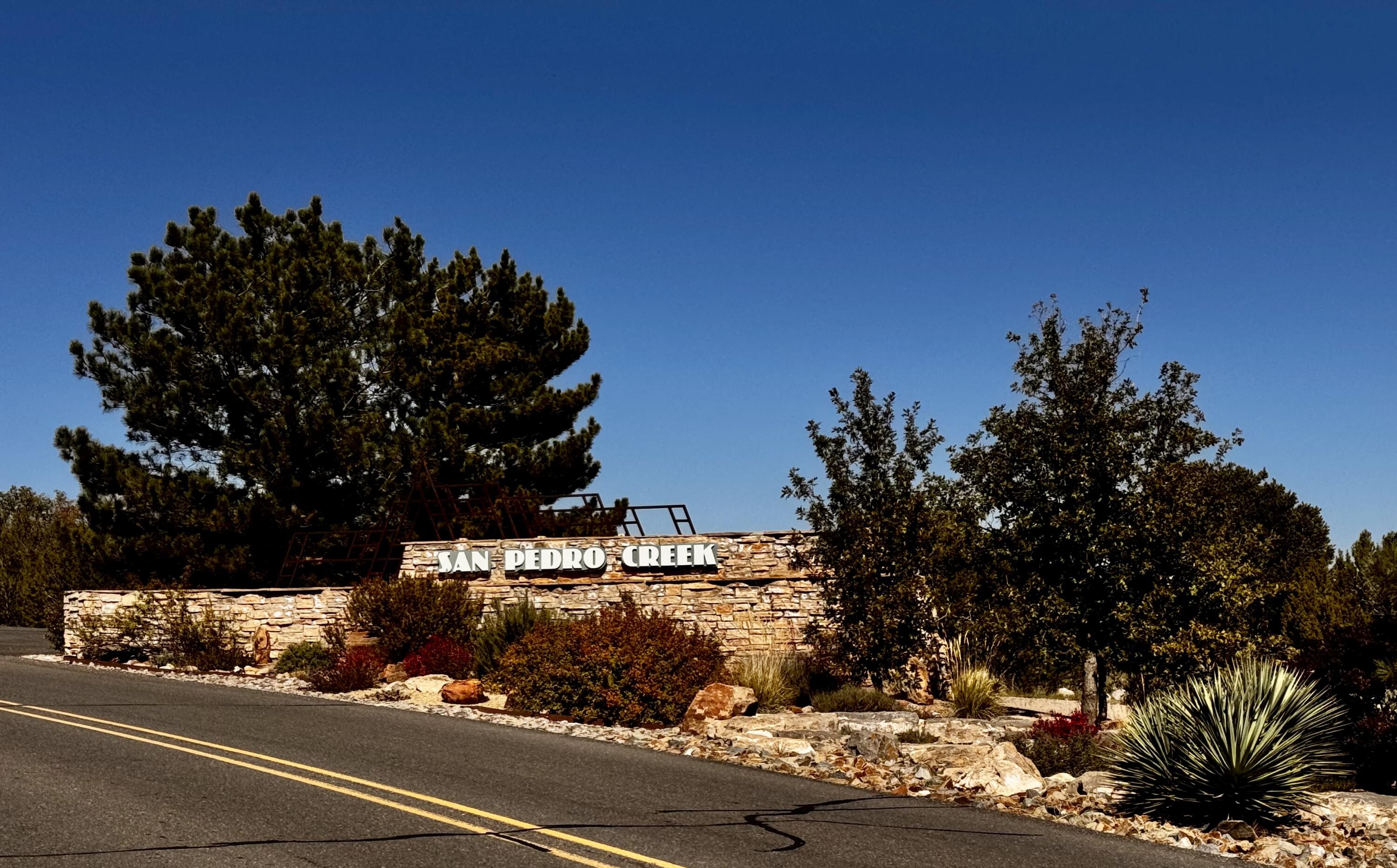 22 Via Entrada