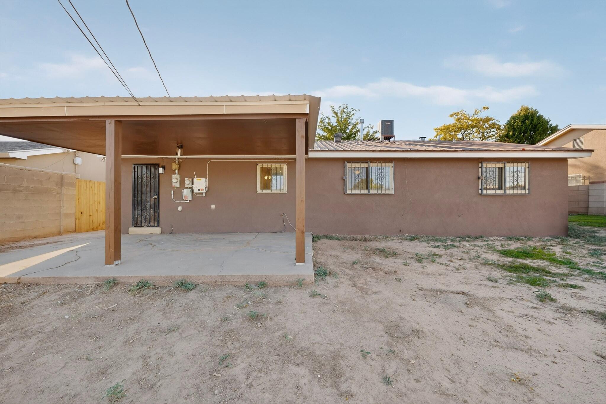 824 Dolores Drive NW