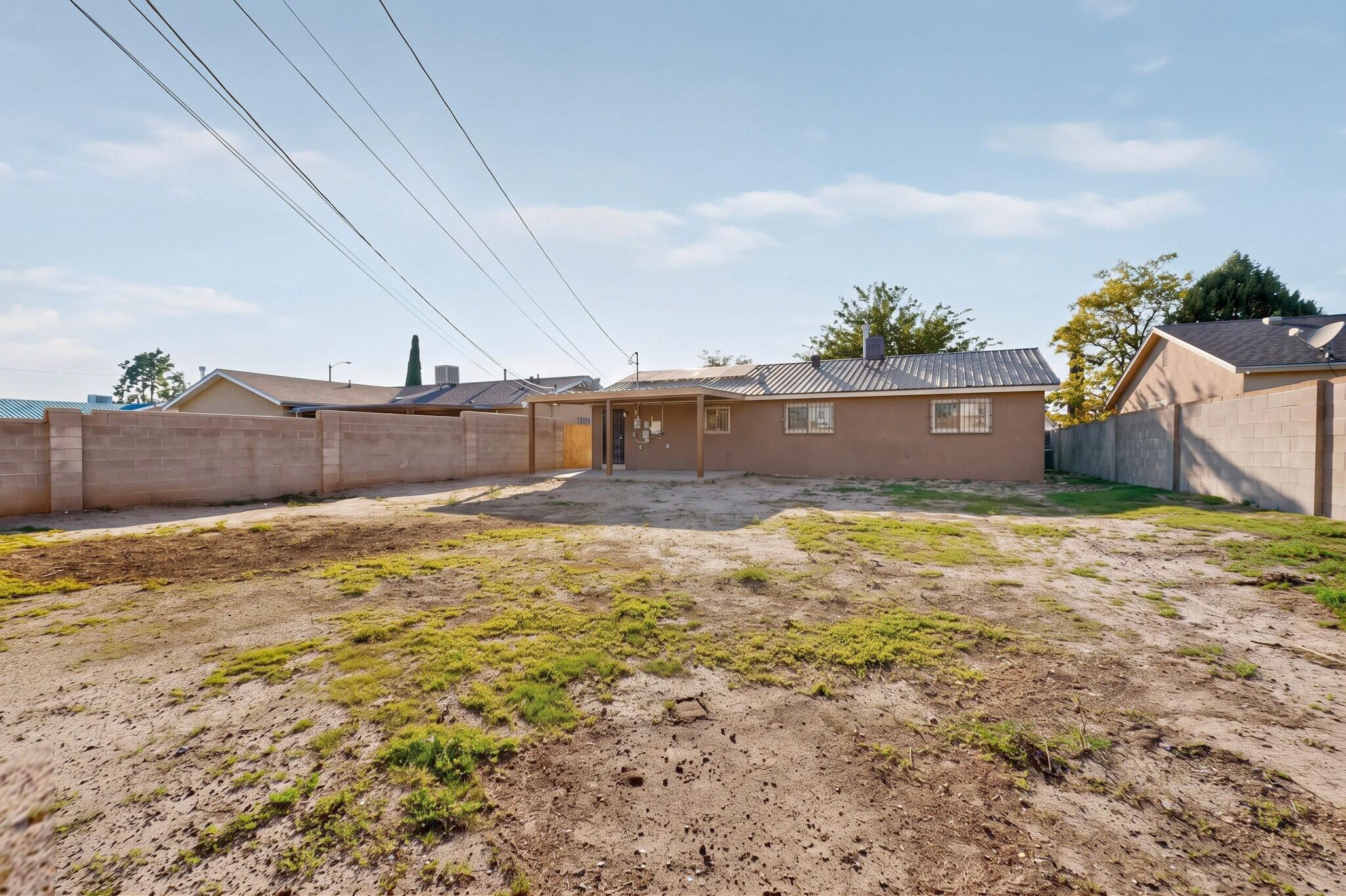 824 Dolores Drive NW