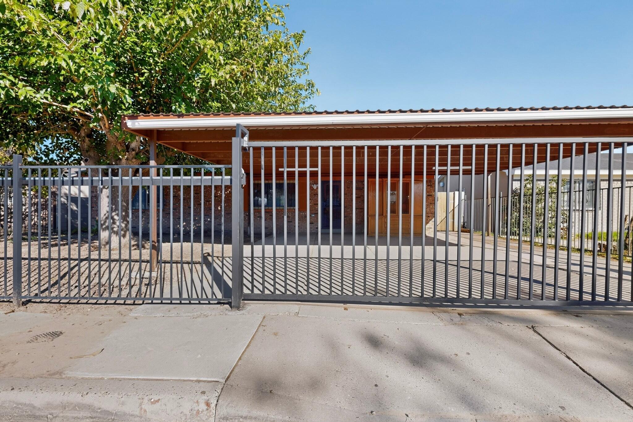 824 Dolores Drive NW