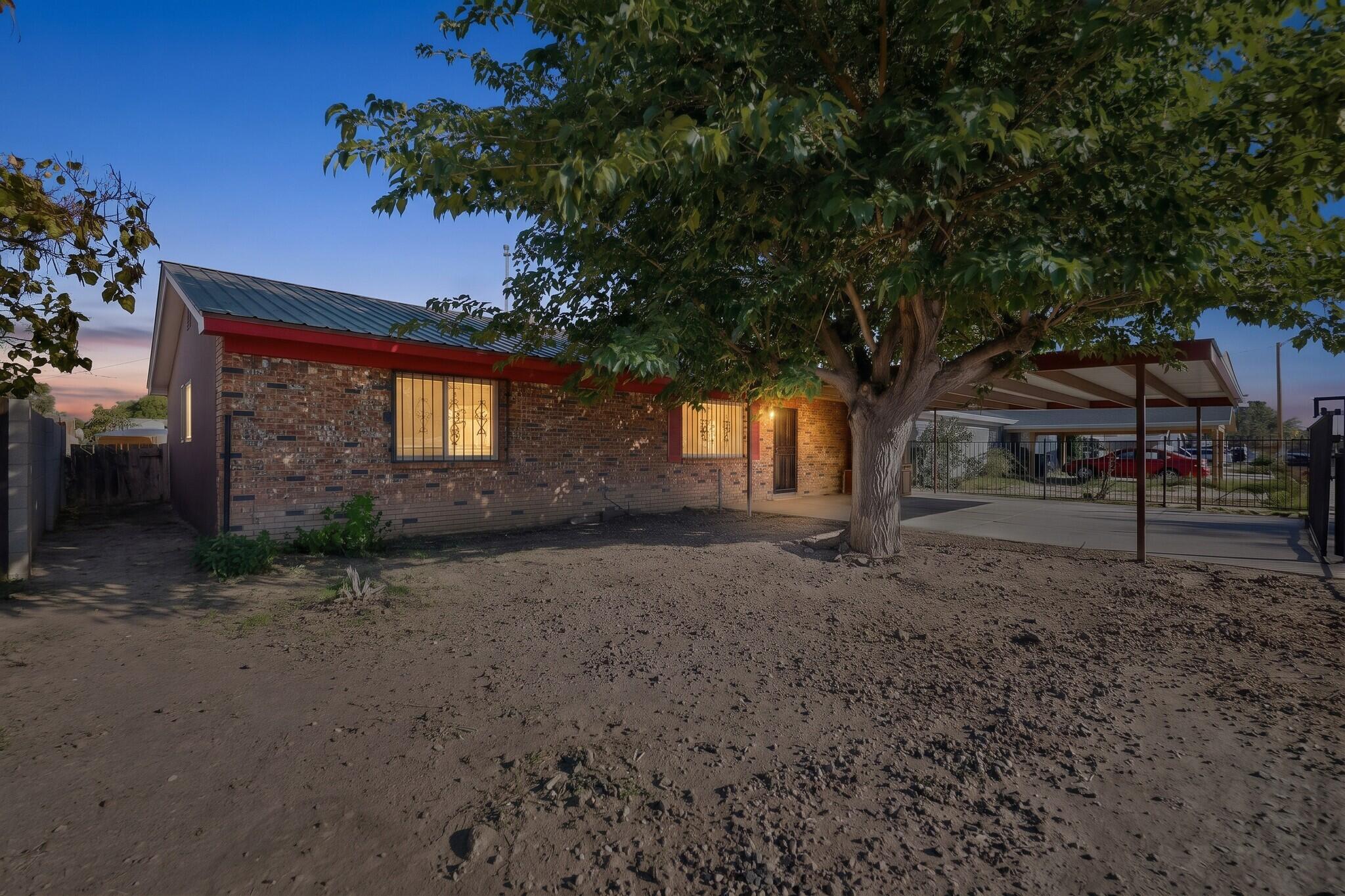 824 Dolores Drive NW