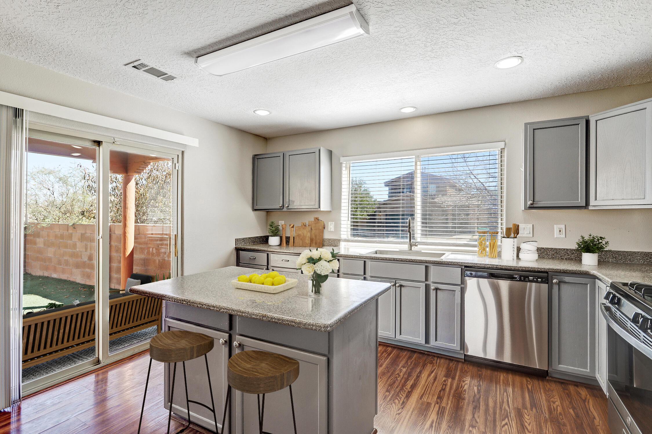 937 Loma Pinon Loop NE