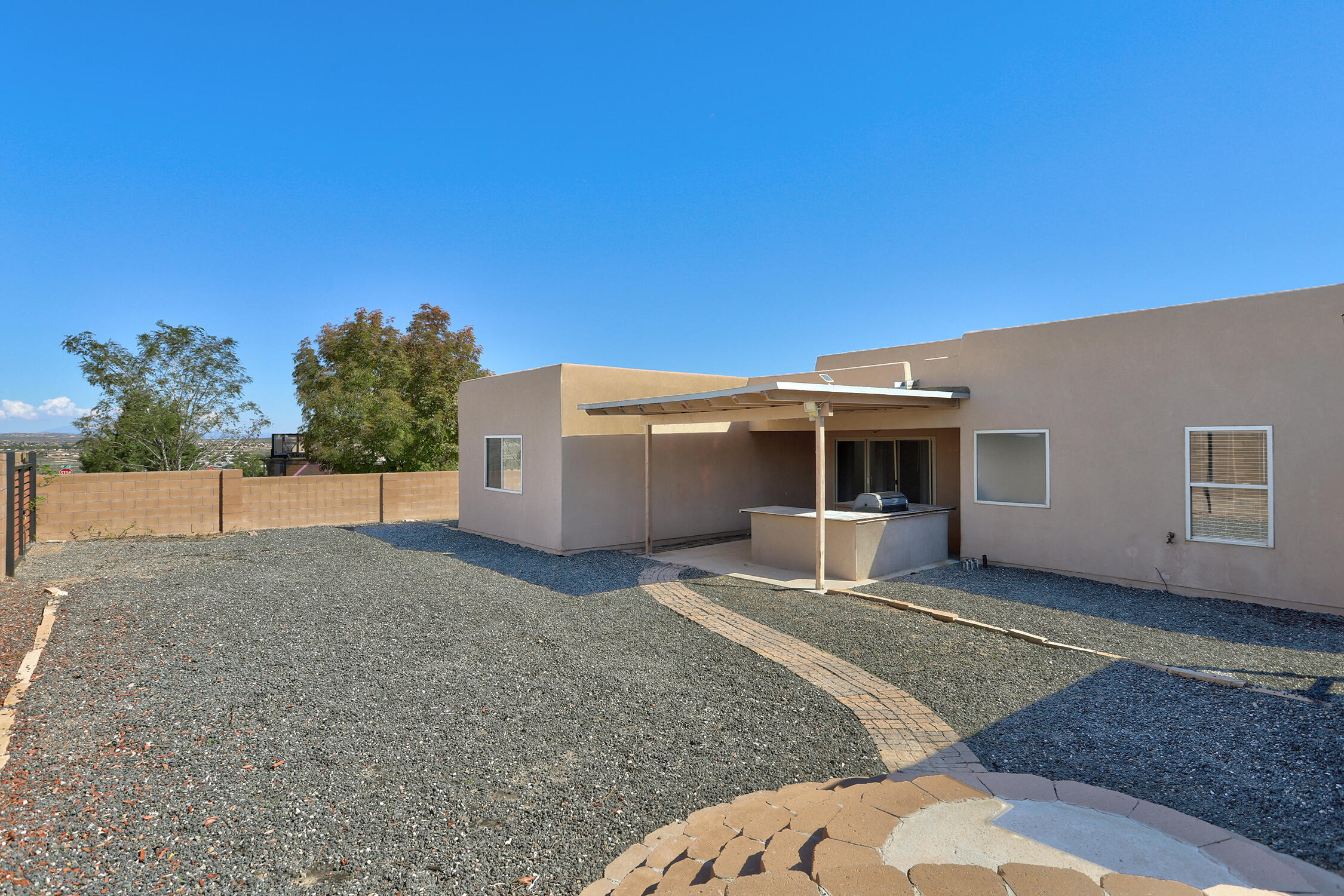 937 Loma Pinon Loop NE