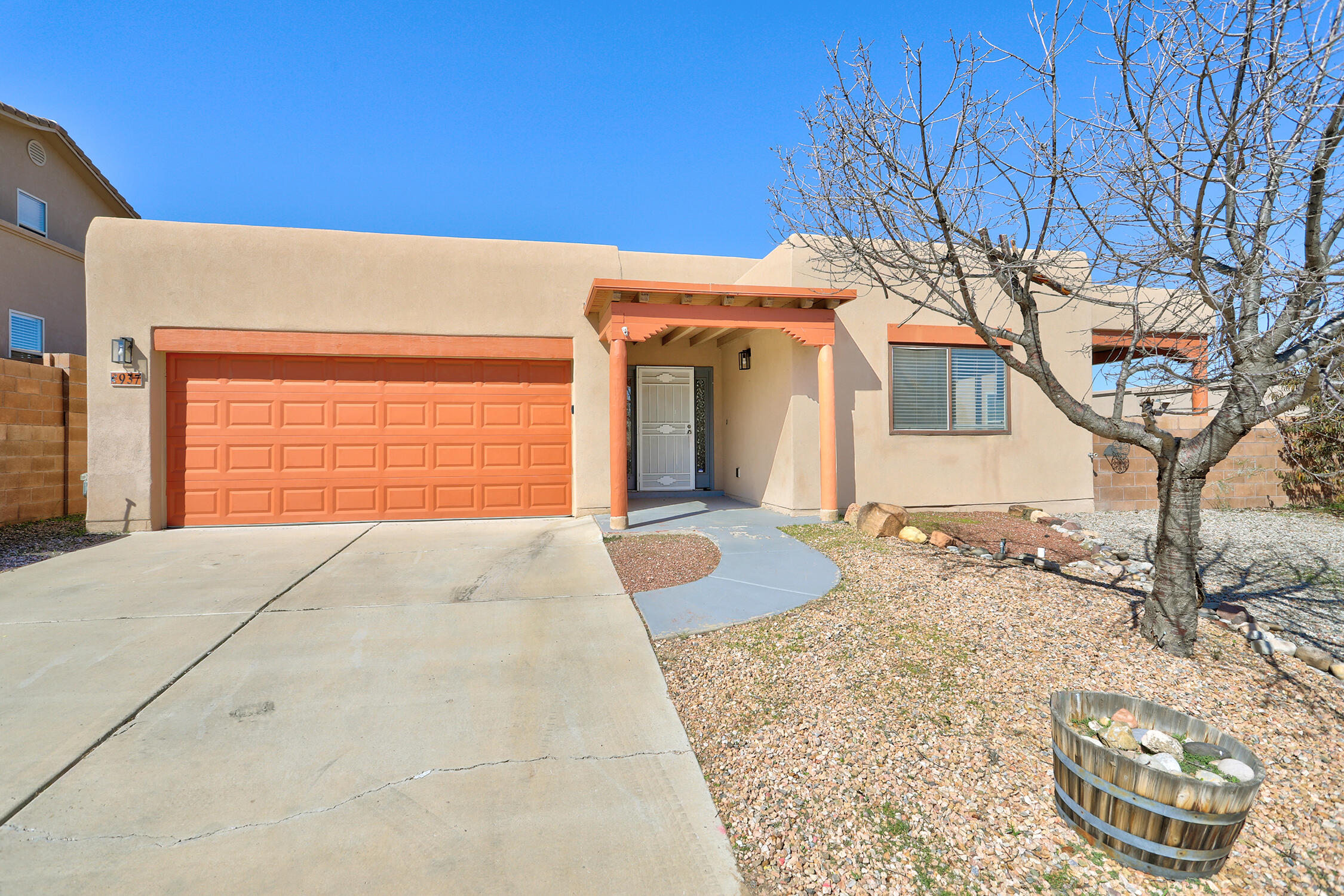 937 Loma Pinon Loop NE