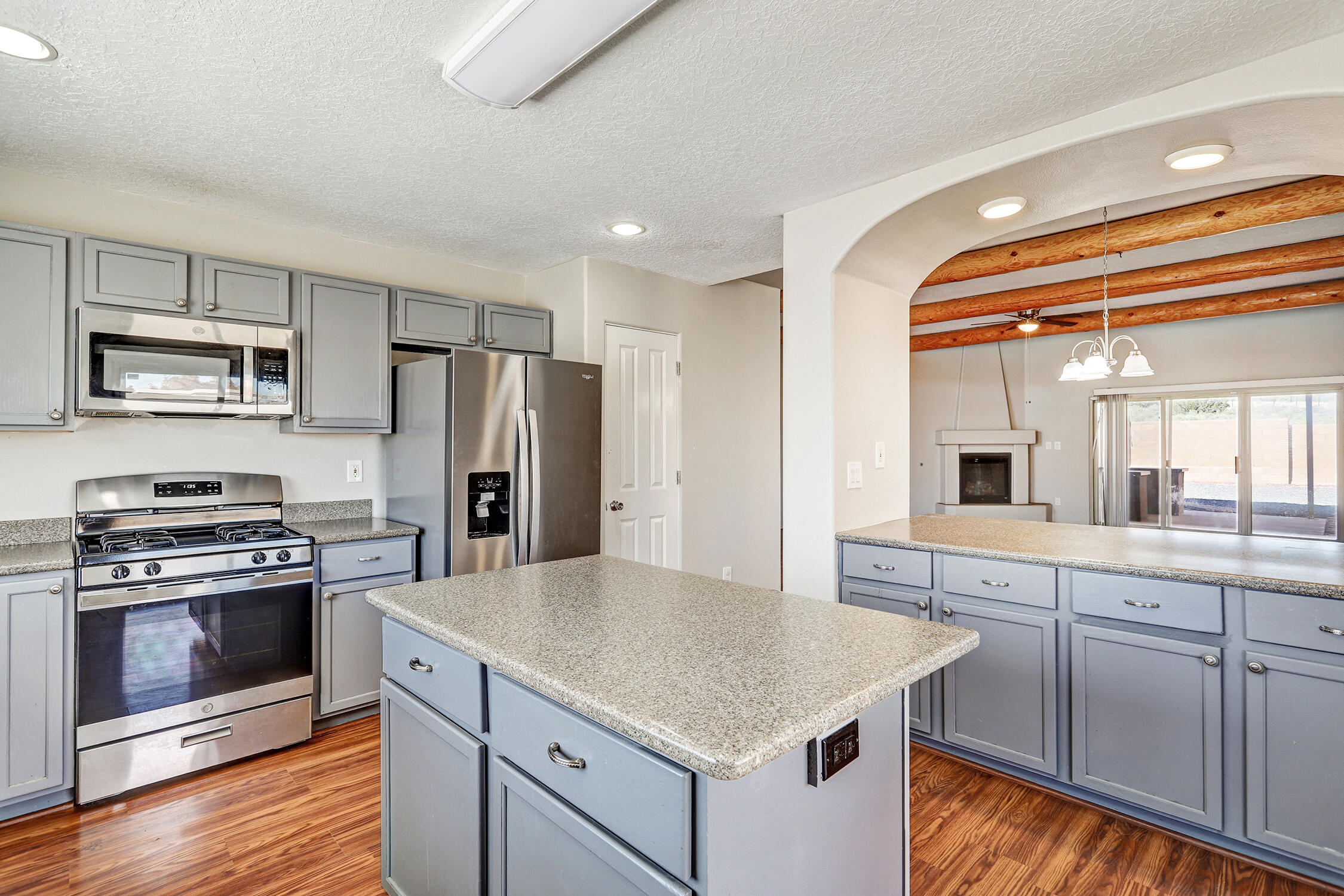 937 Loma Pinon Loop NE