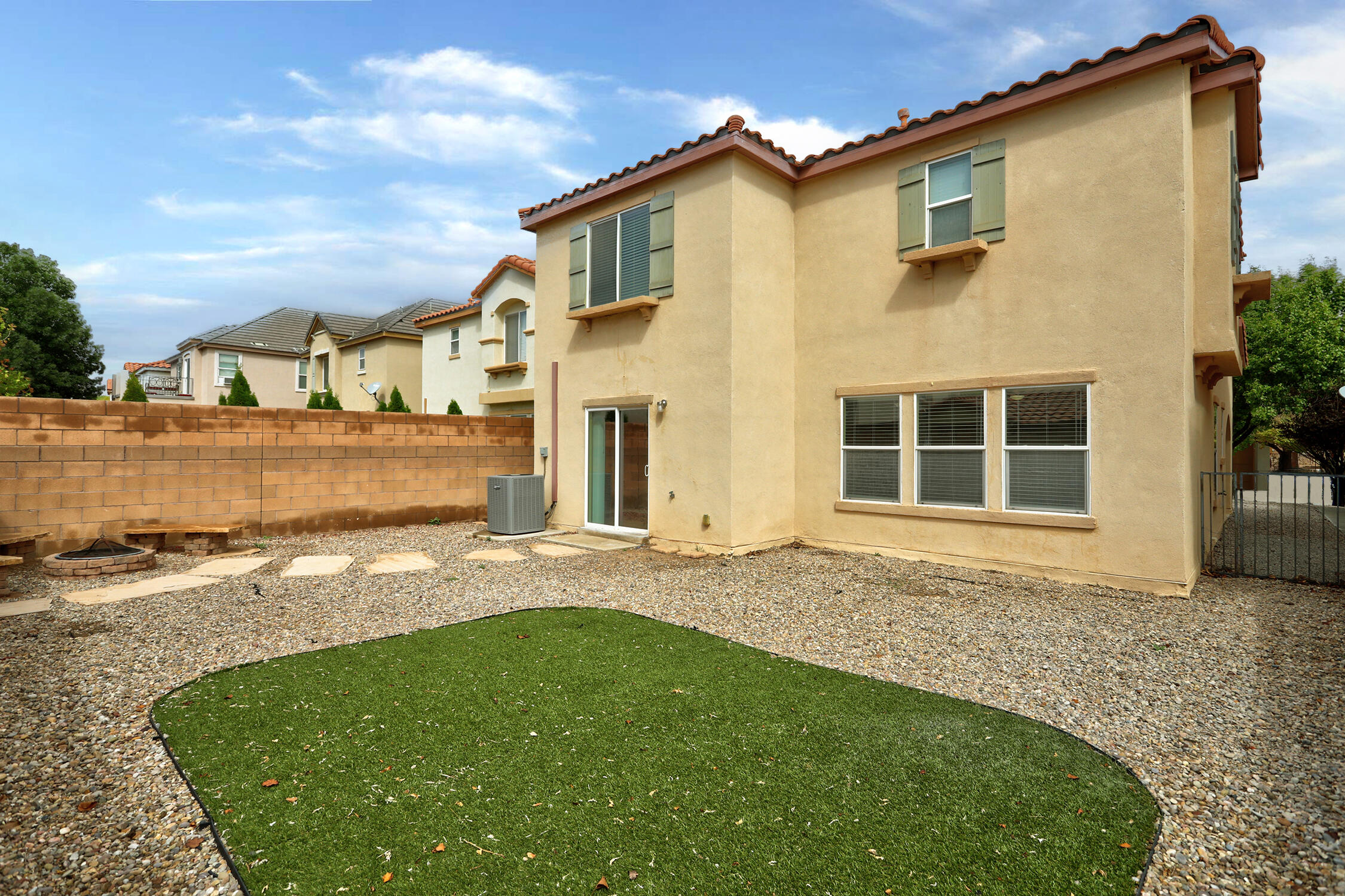 1044 Waterfall Drive NE