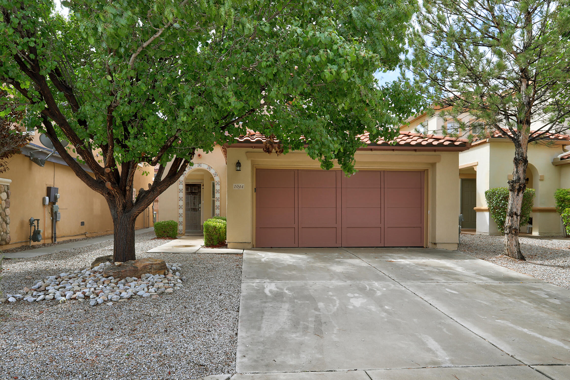 1044 Waterfall Drive NE