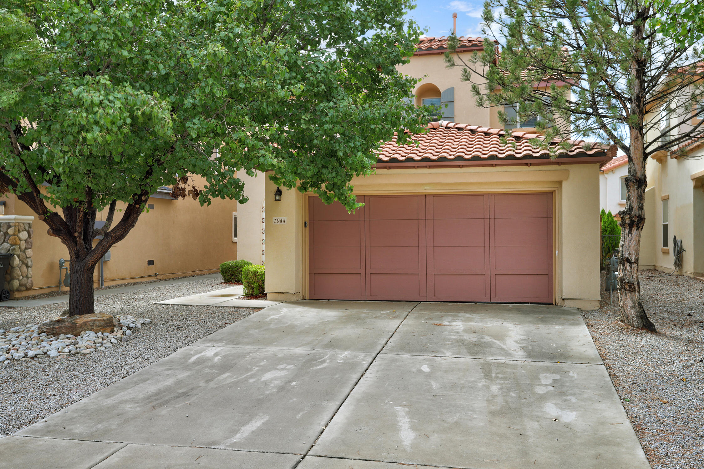 1044 Waterfall Drive NE