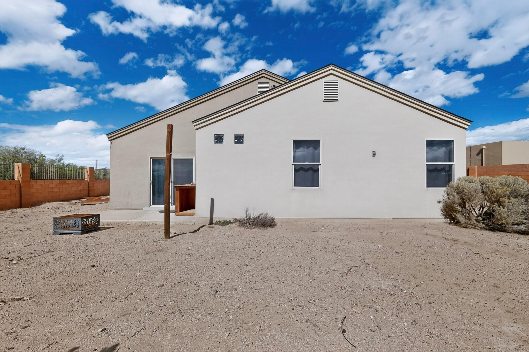 504 Brianna Loop NE