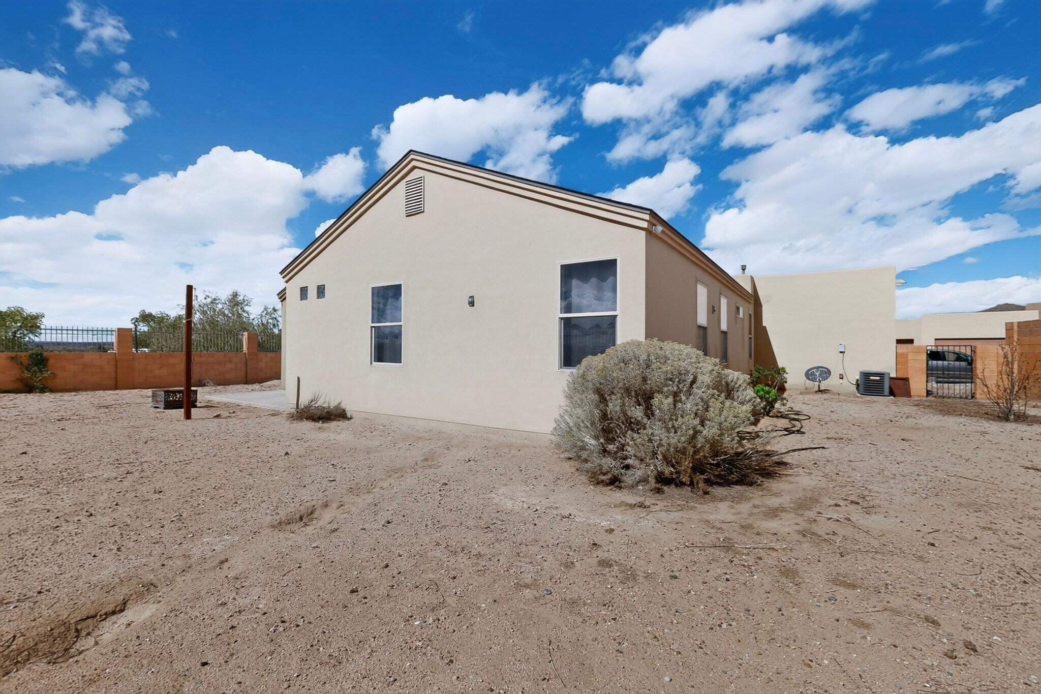 504 Brianna Loop NE