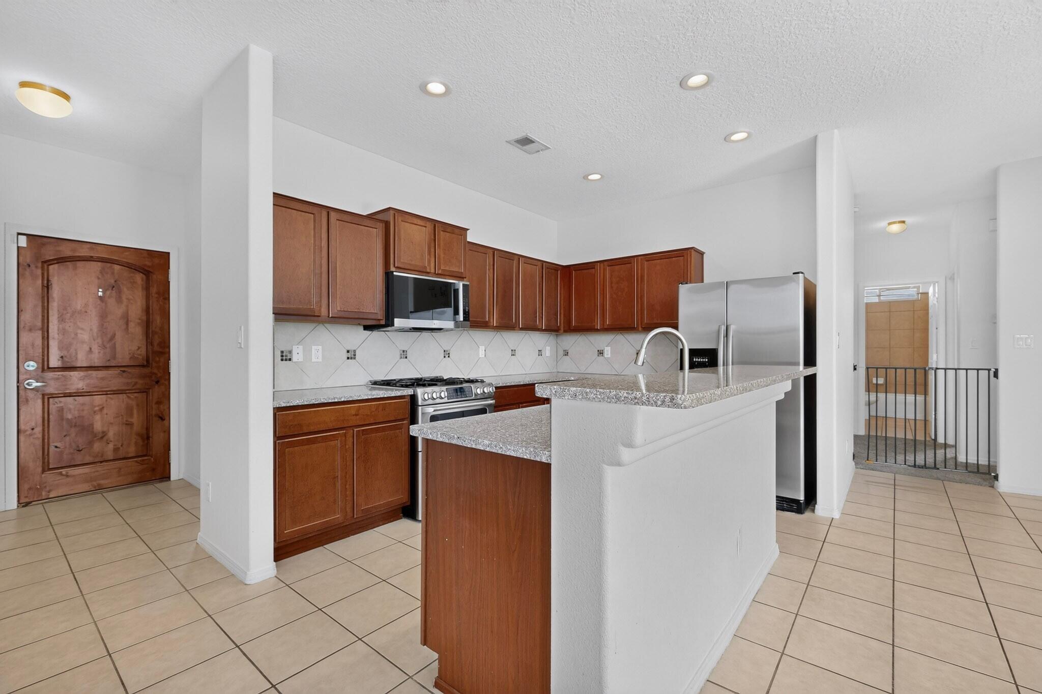 504 Brianna Loop NE