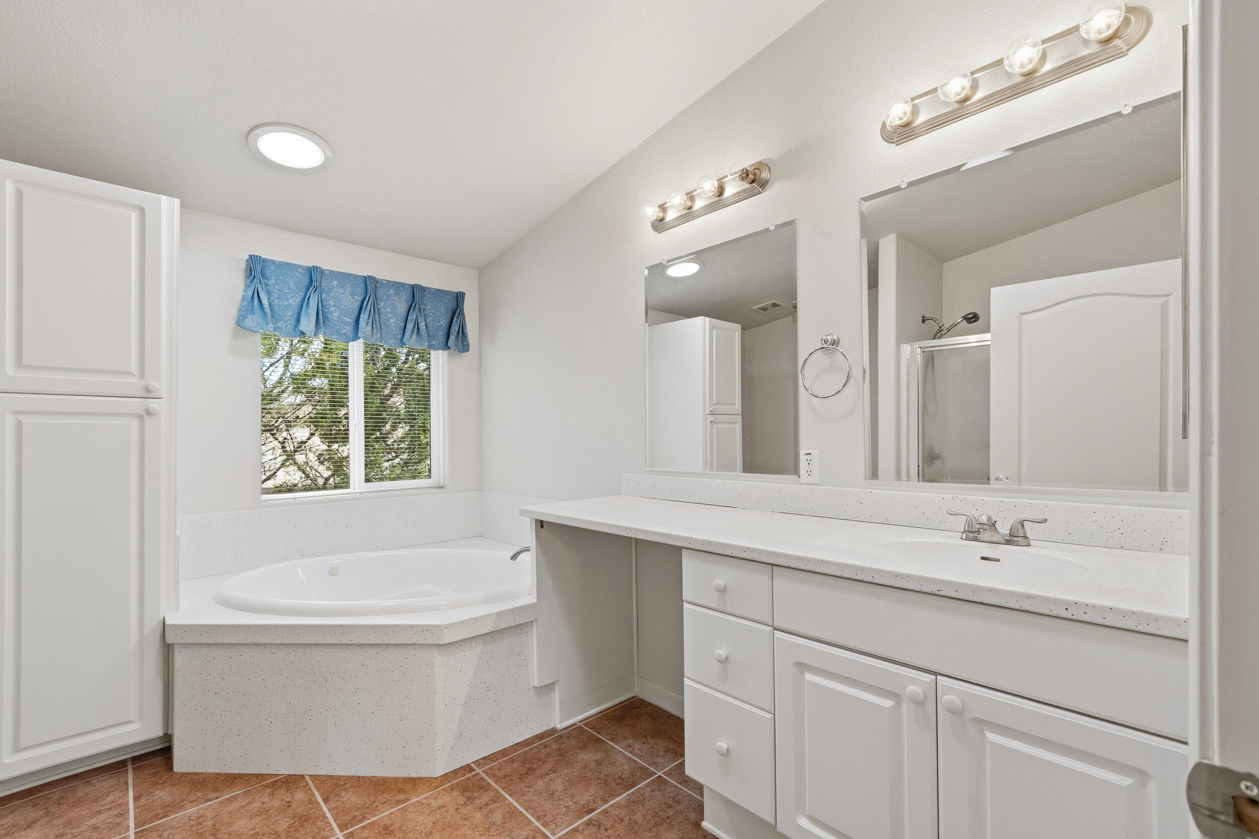 336 Sunrise Bluffs Drive