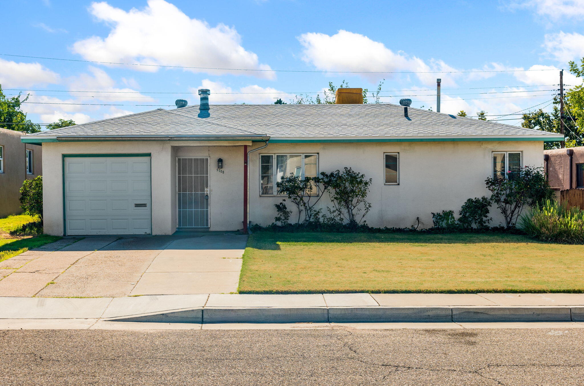 5708 Aztec Road NE