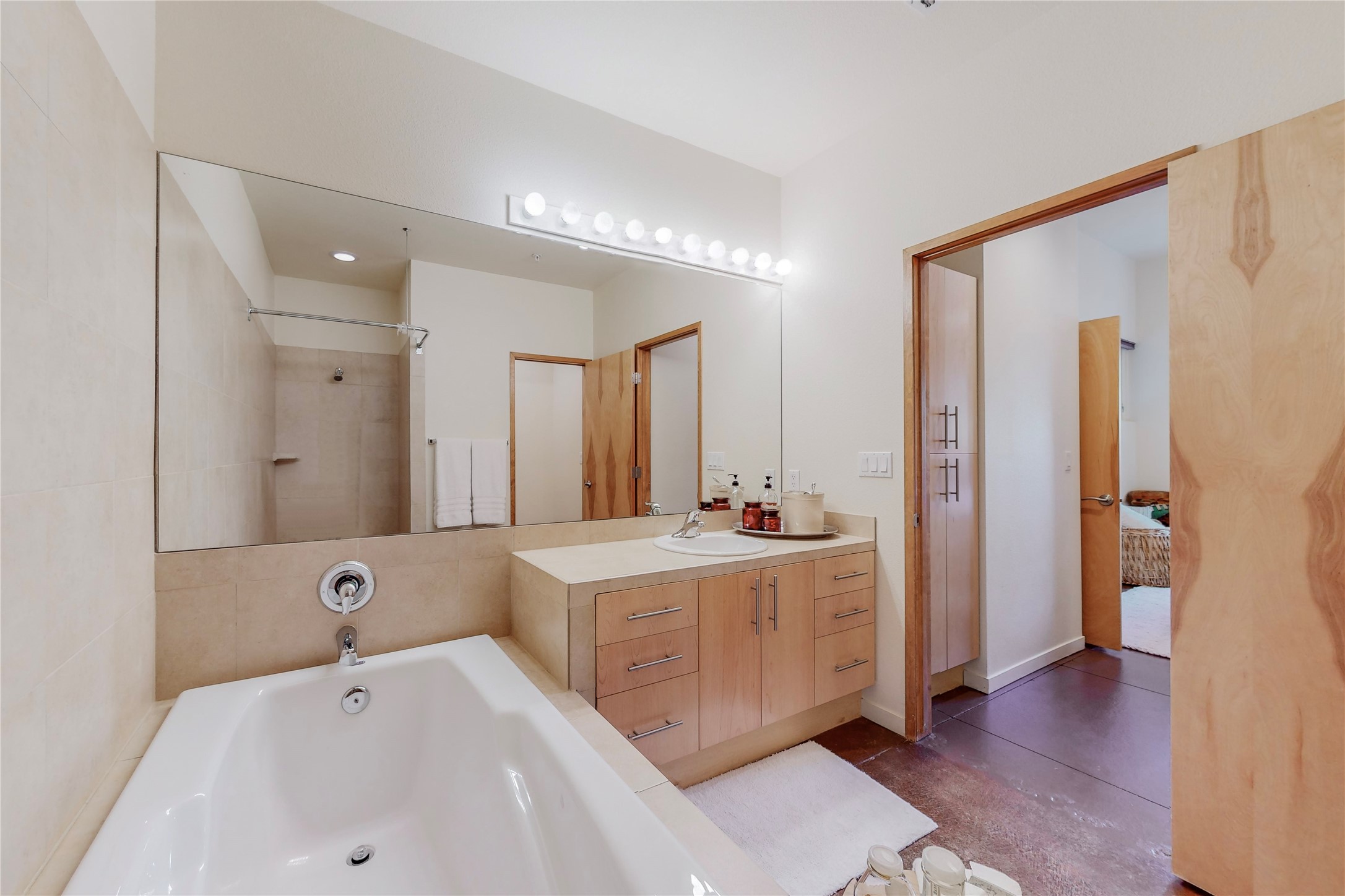 604 Avenida Villa Hermosa Unit: 102