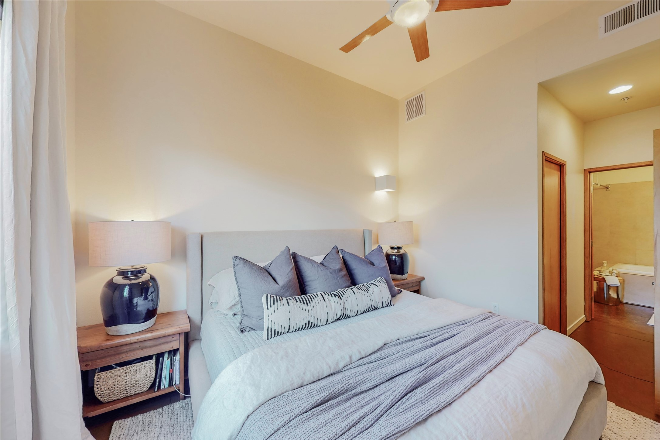 604 Avenida Villa Hermosa Unit: 102