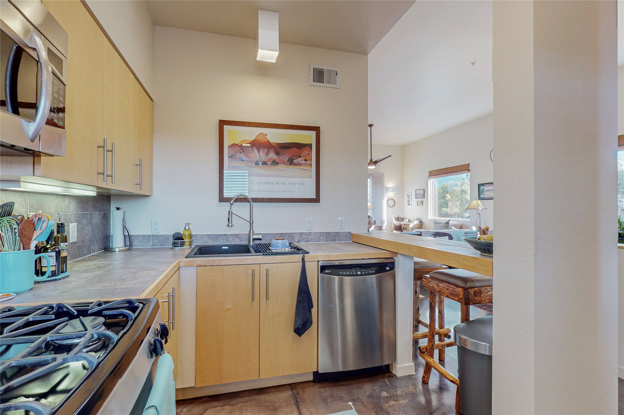 604 Avenida Villa Hermosa 201