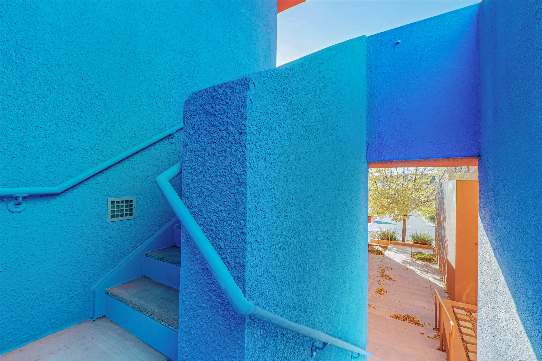 604 Avenida Villa Hermosa 201