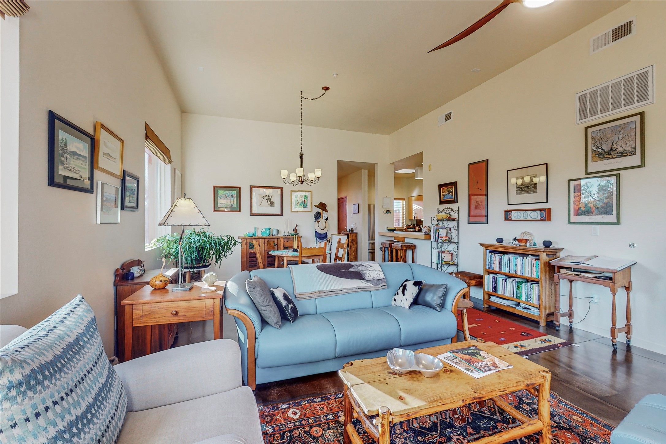 604 Avenida Villa Hermosa 201