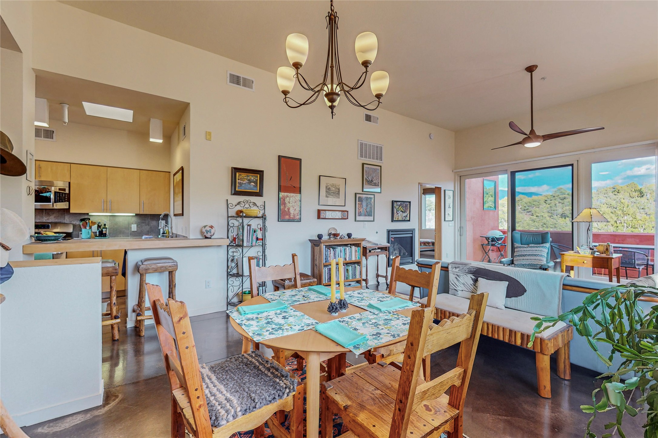 604 Avenida Villa Hermosa 201
