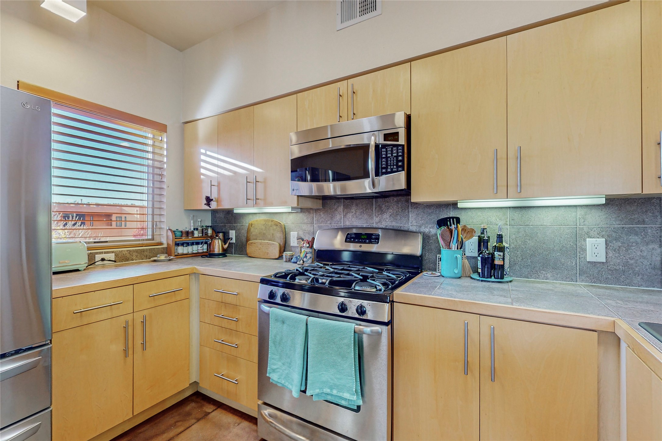 604 Avenida Villa Hermosa 201