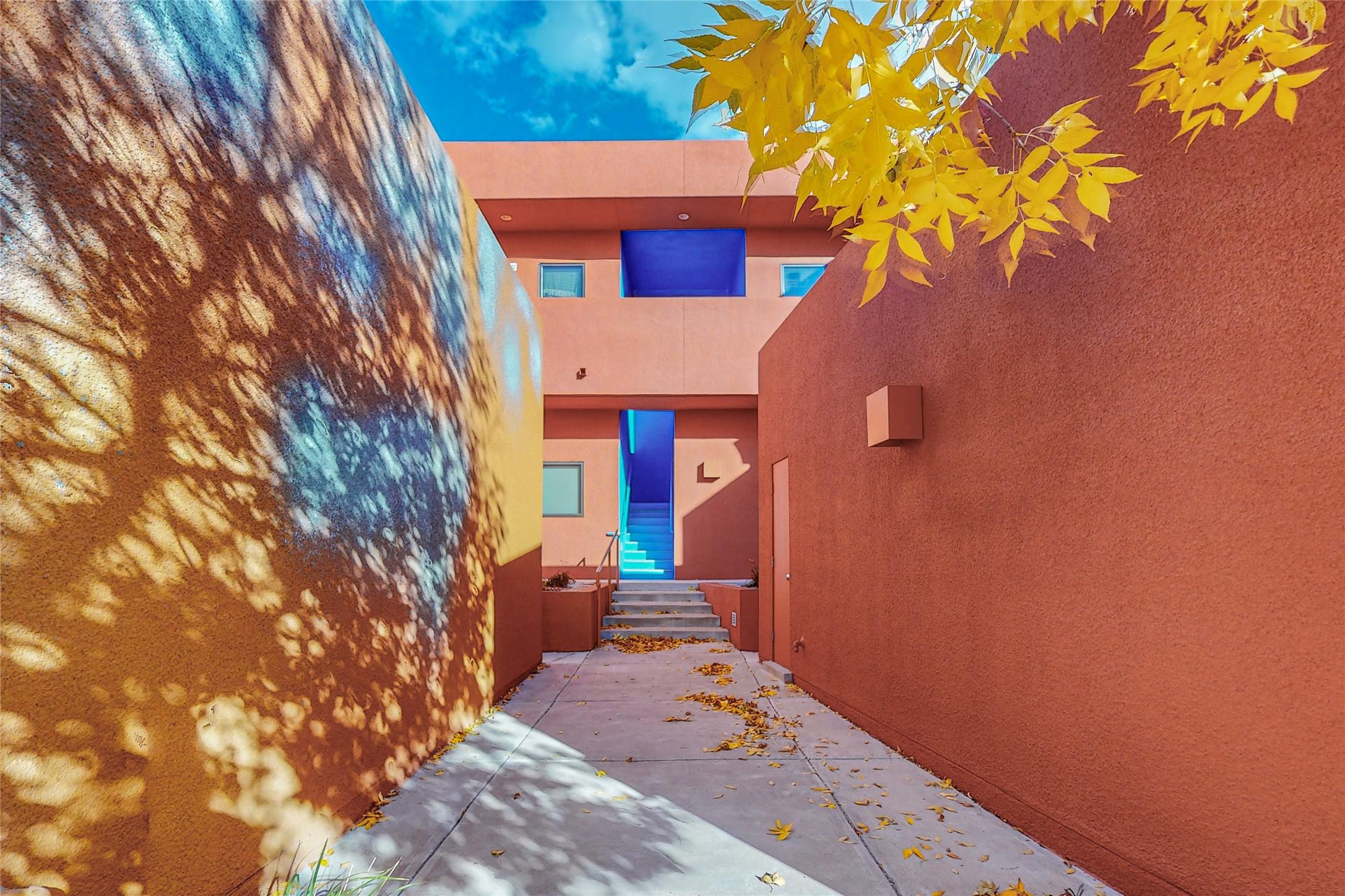 604 Avenida Villa Hermosa 201