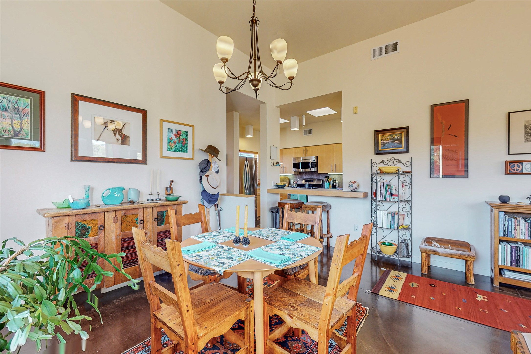 604 Avenida Villa Hermosa 201