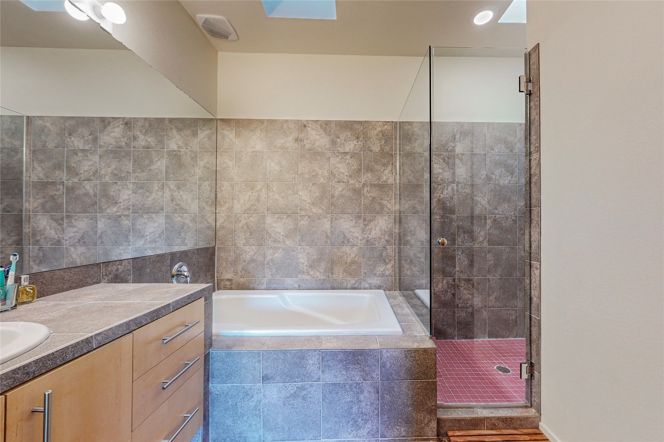 604 Avenida Villa Hermosa 201