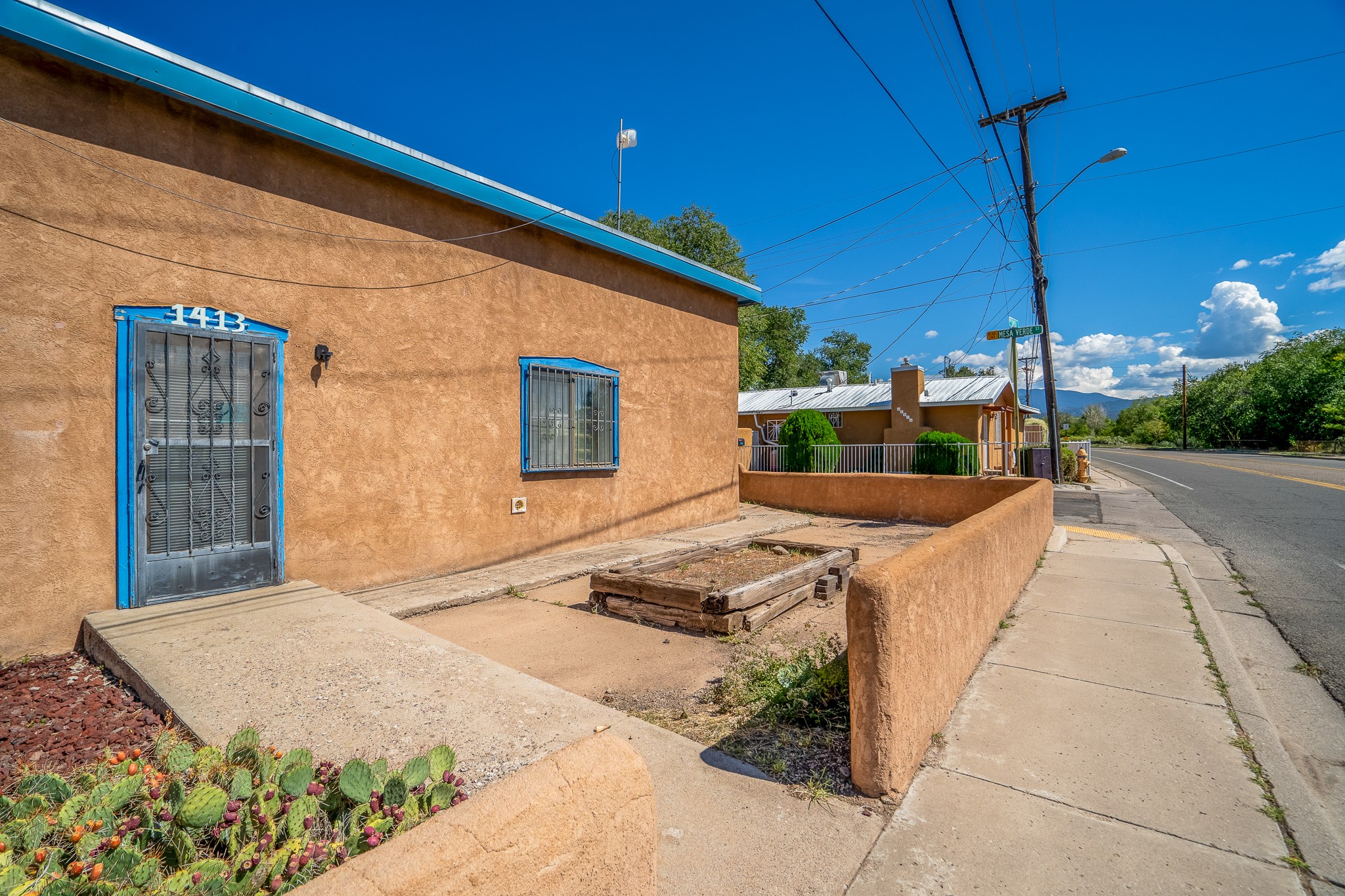 1413 W Alameda Street