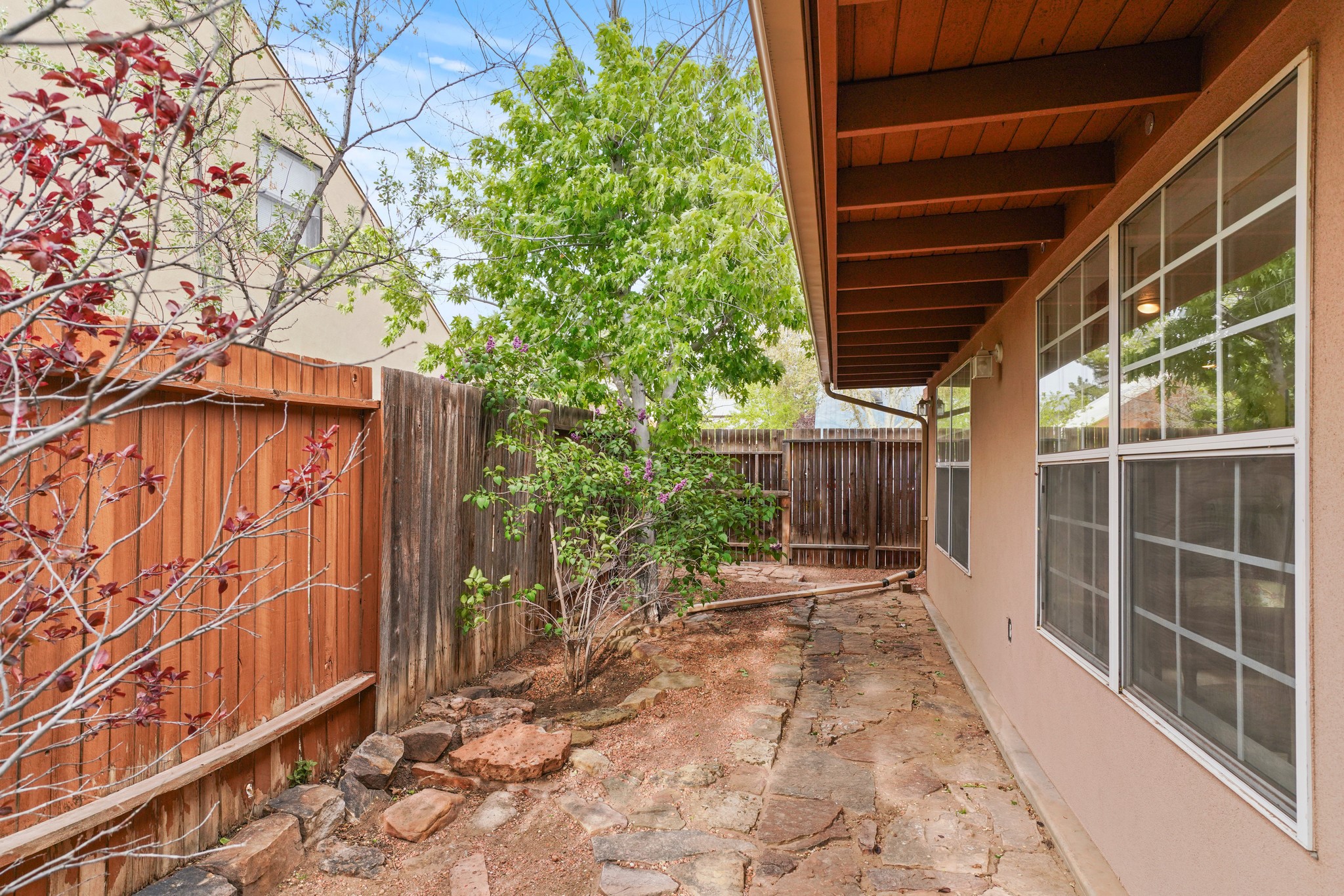1086 Village Way