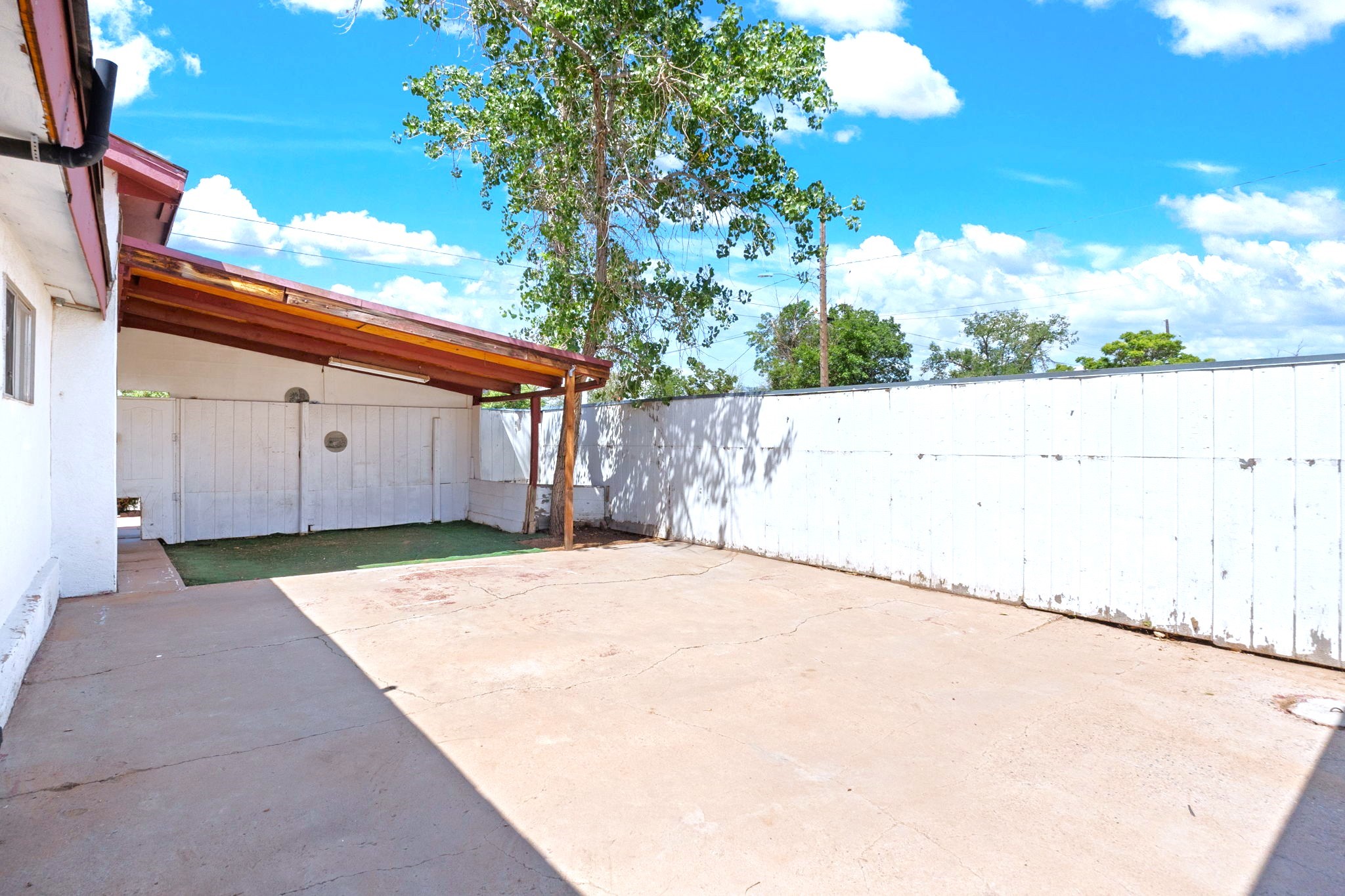 108 Phoenix Avenue NE