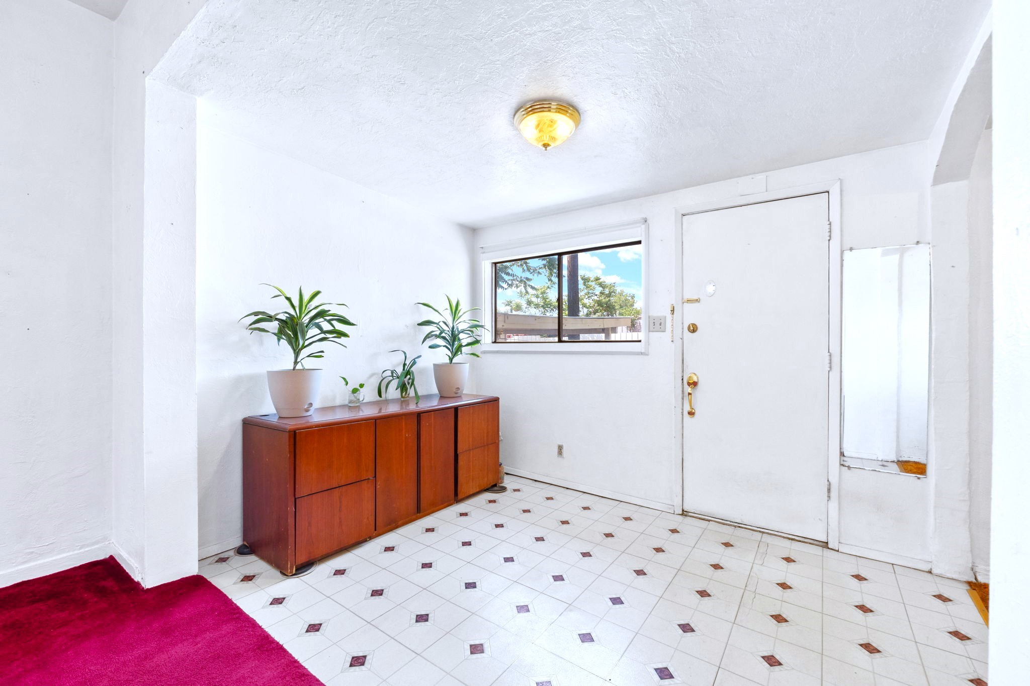 108 Phoenix Avenue NE
