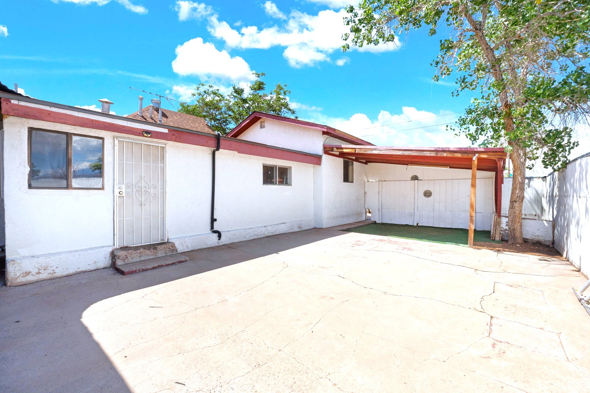 108 Phoenix Avenue NE