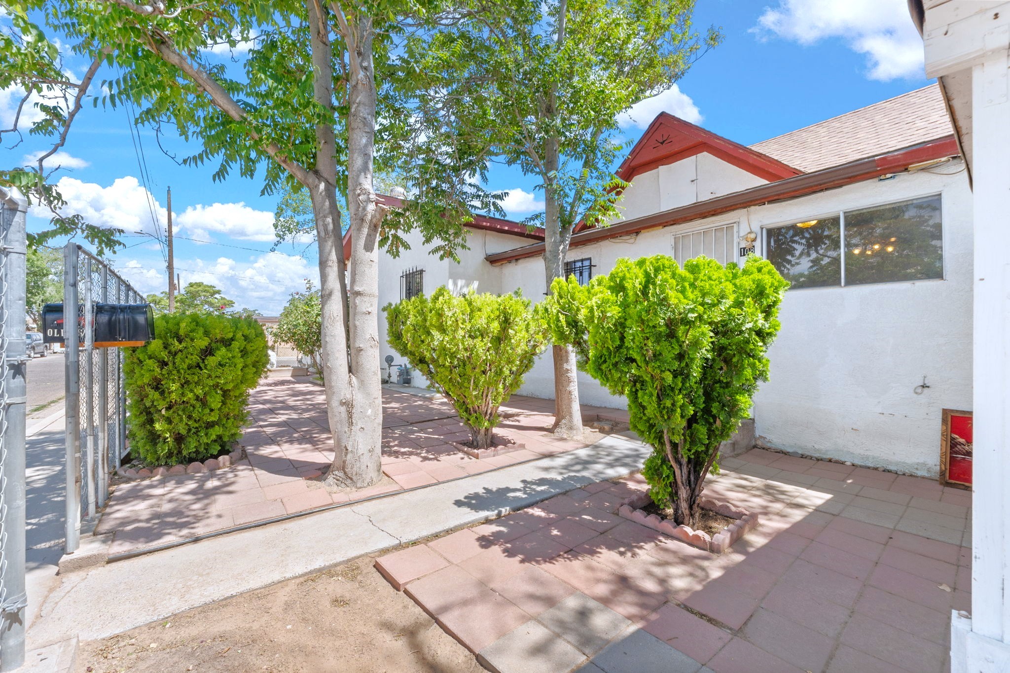 108 Phoenix Avenue NE
