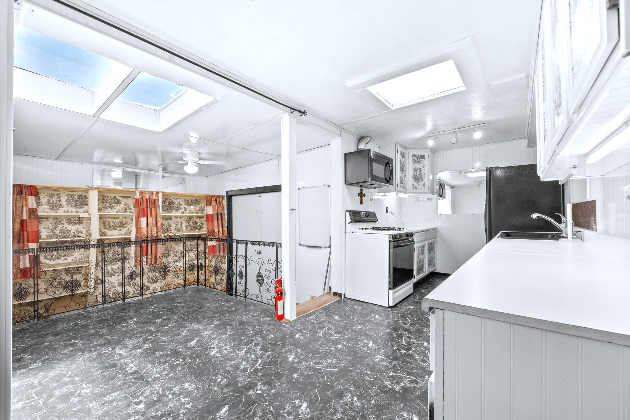 108 Phoenix Avenue NE